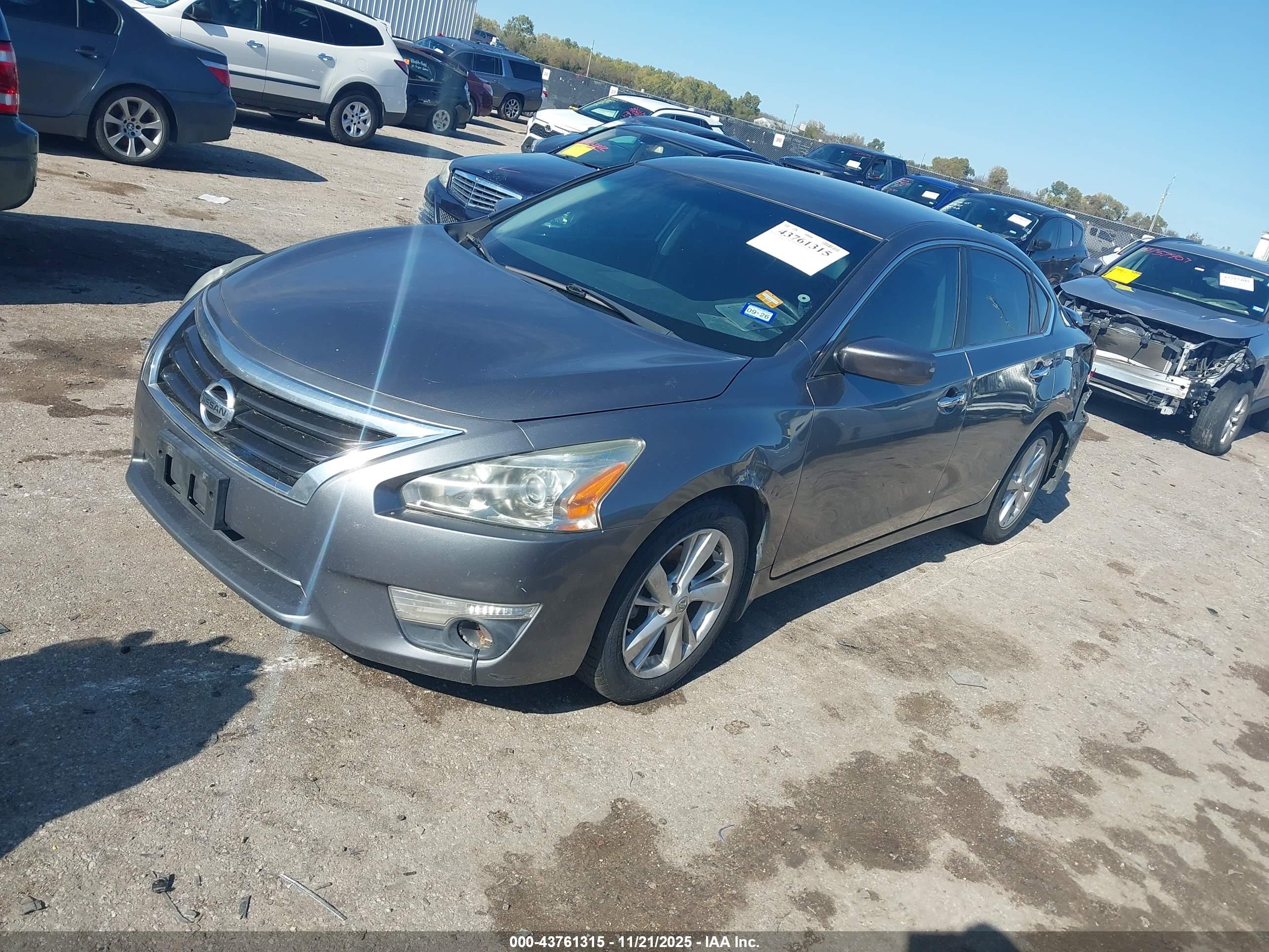 NISSAN ALTIMA image 2