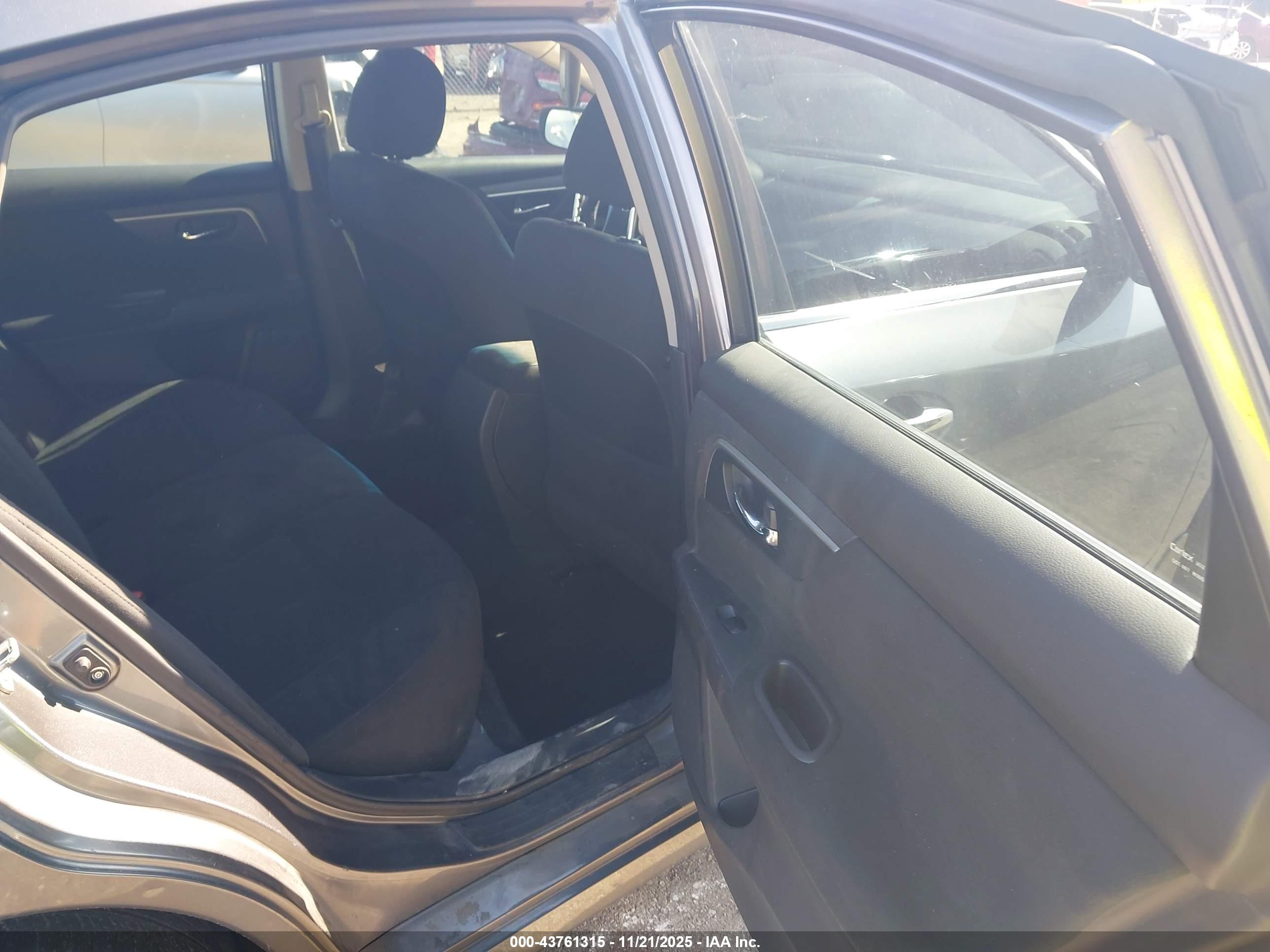 NISSAN ALTIMA image 8