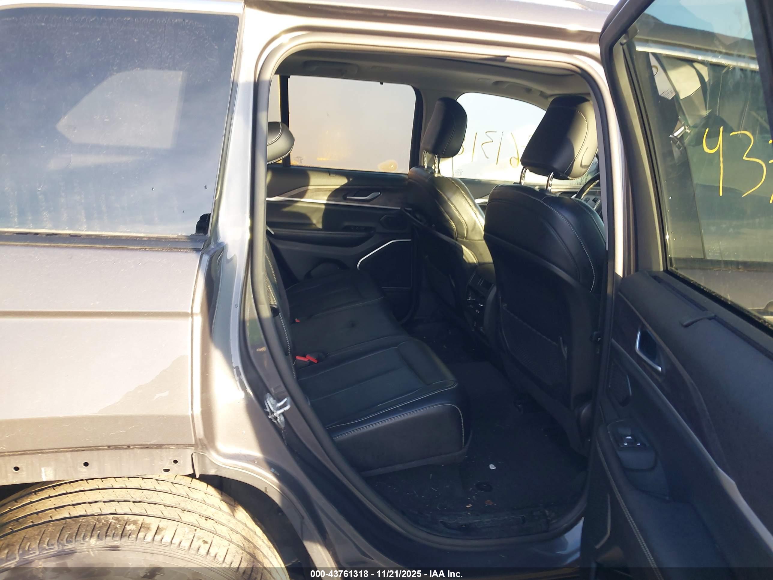 JEEP GRAND image 8