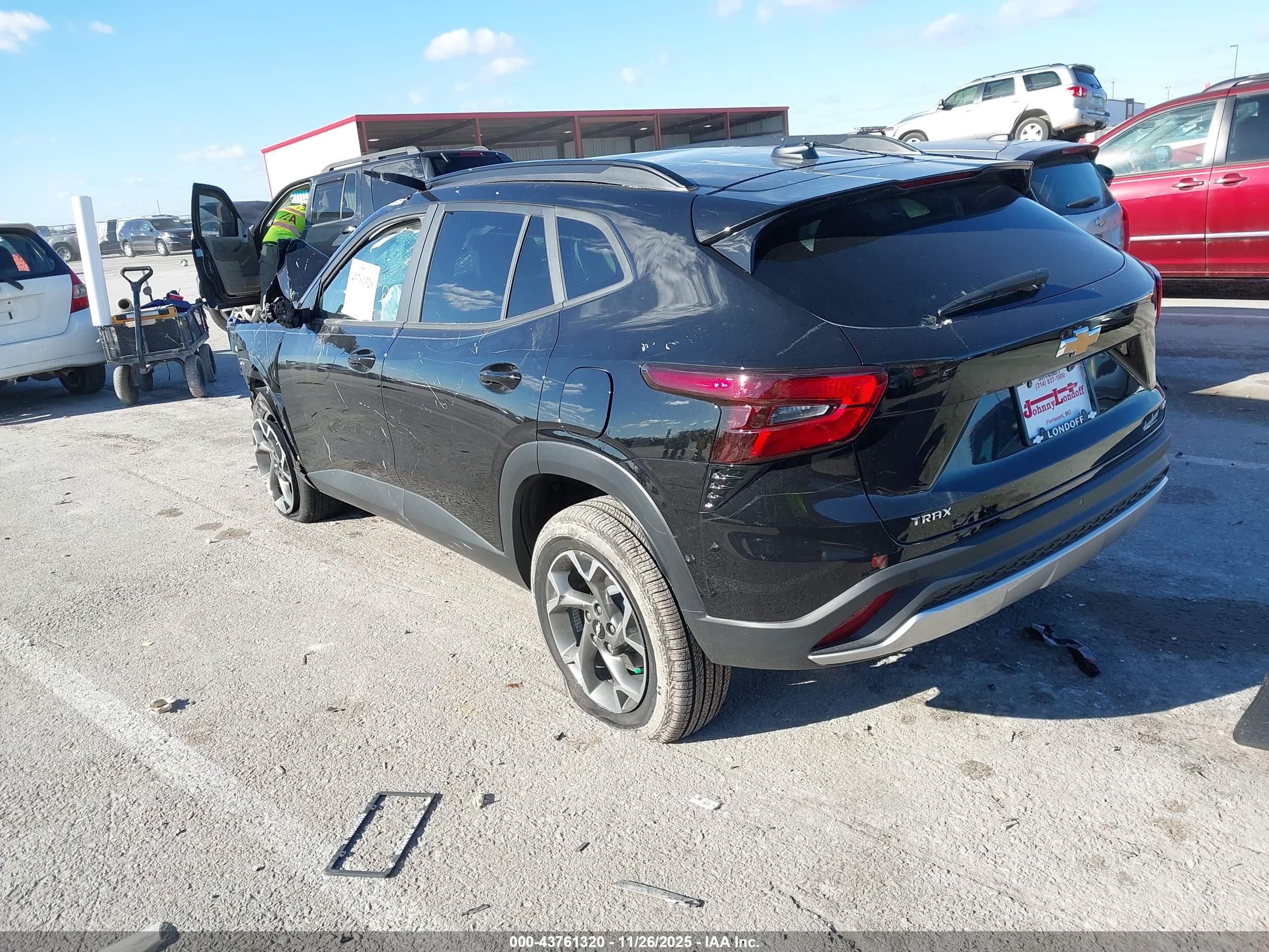 CHEVROLET TRAX image 3
