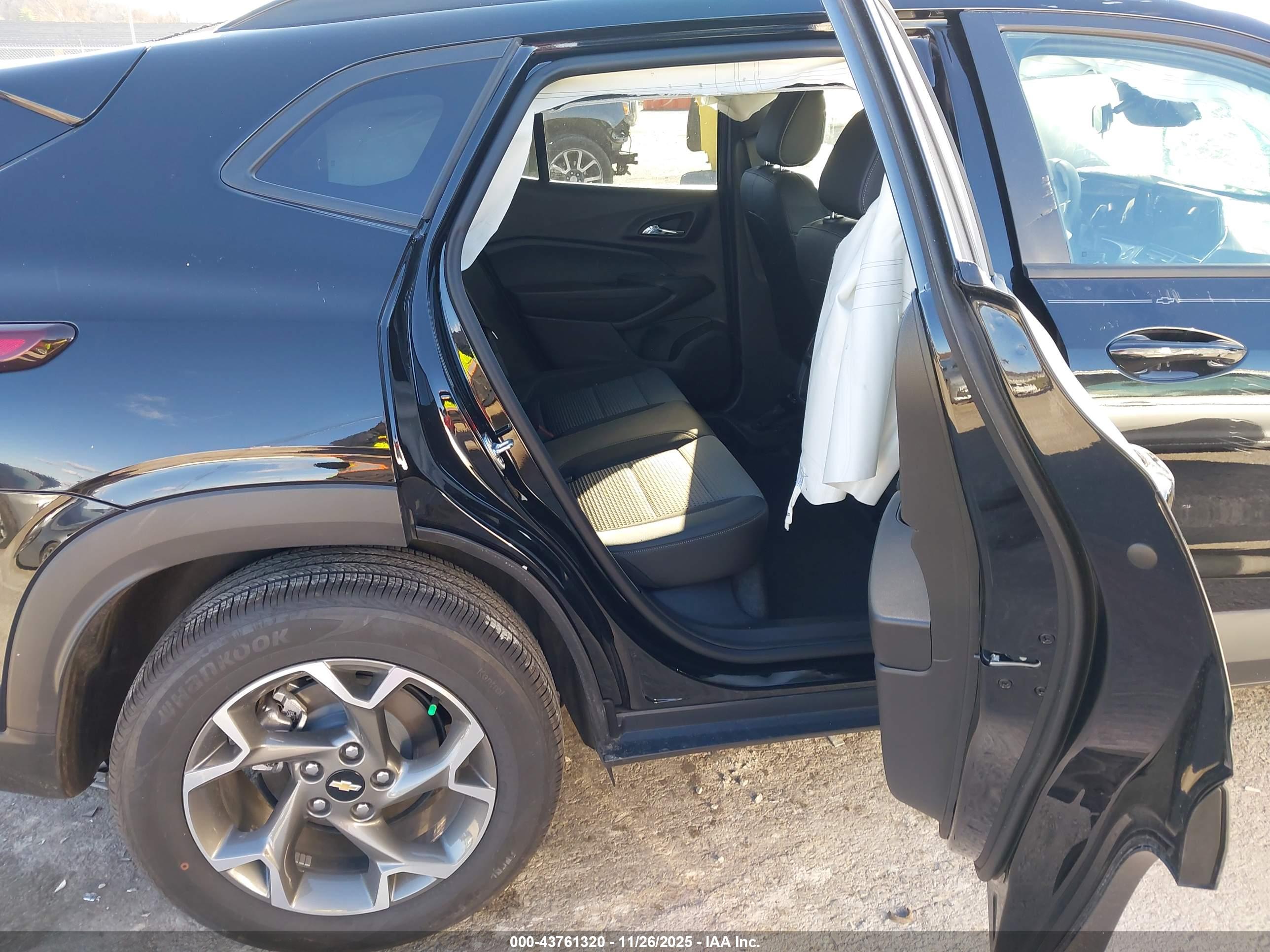 CHEVROLET TRAX image 8