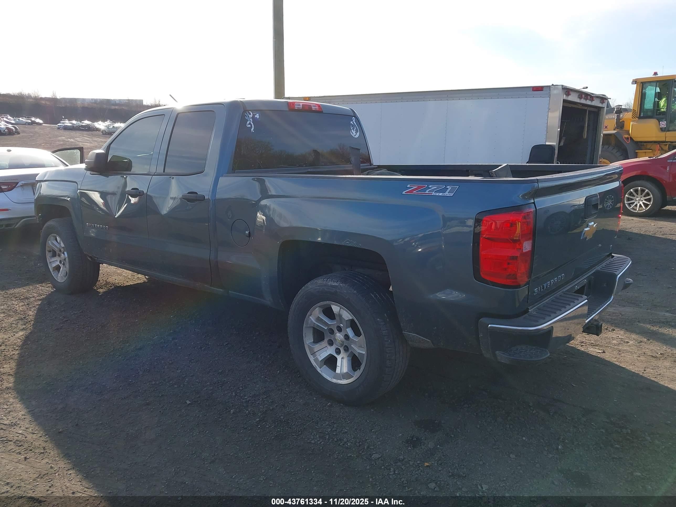 CHEVROLET SILVERADO image 3