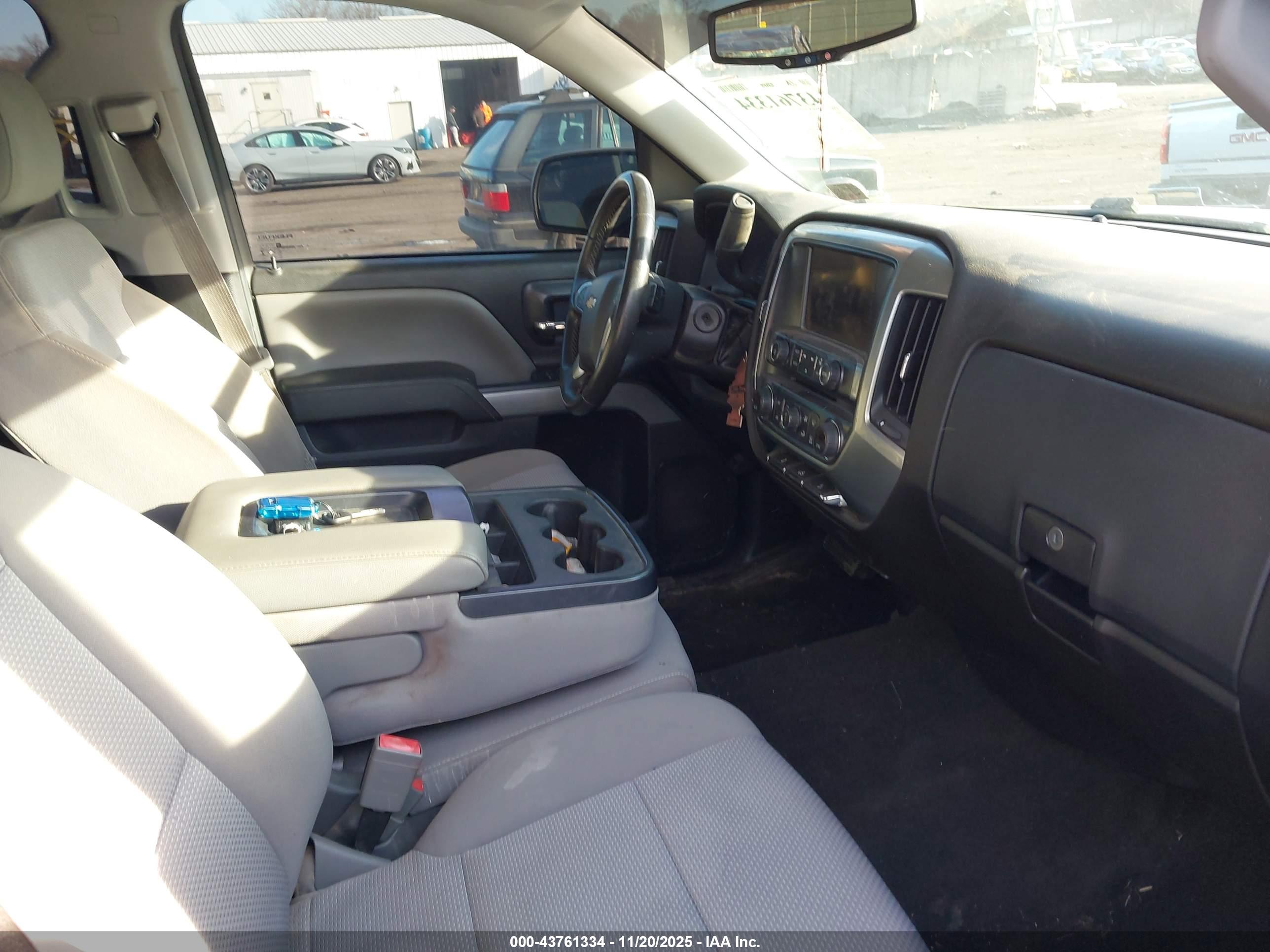CHEVROLET SILVERADO image 5