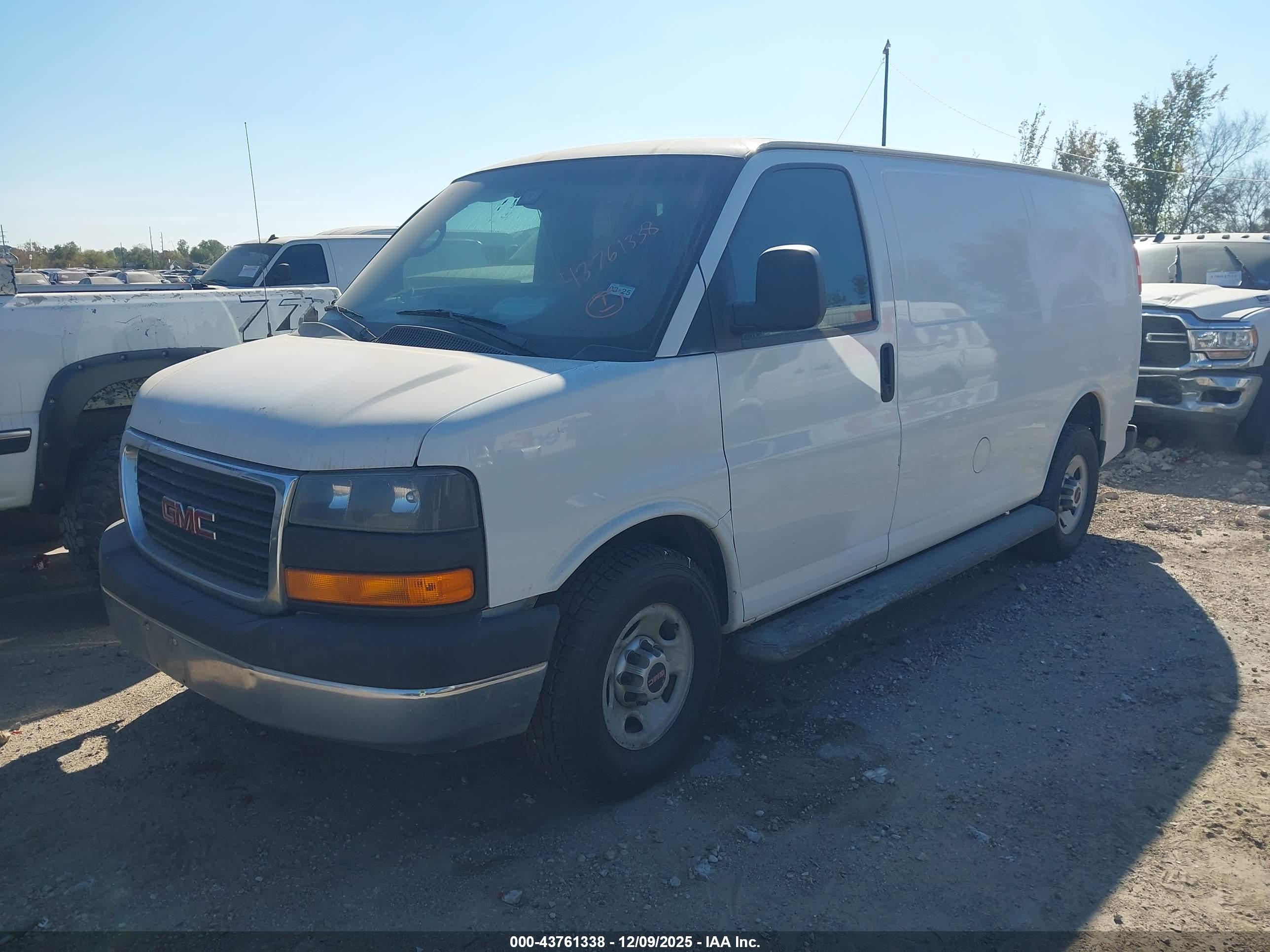 GMC SAVANA image 2