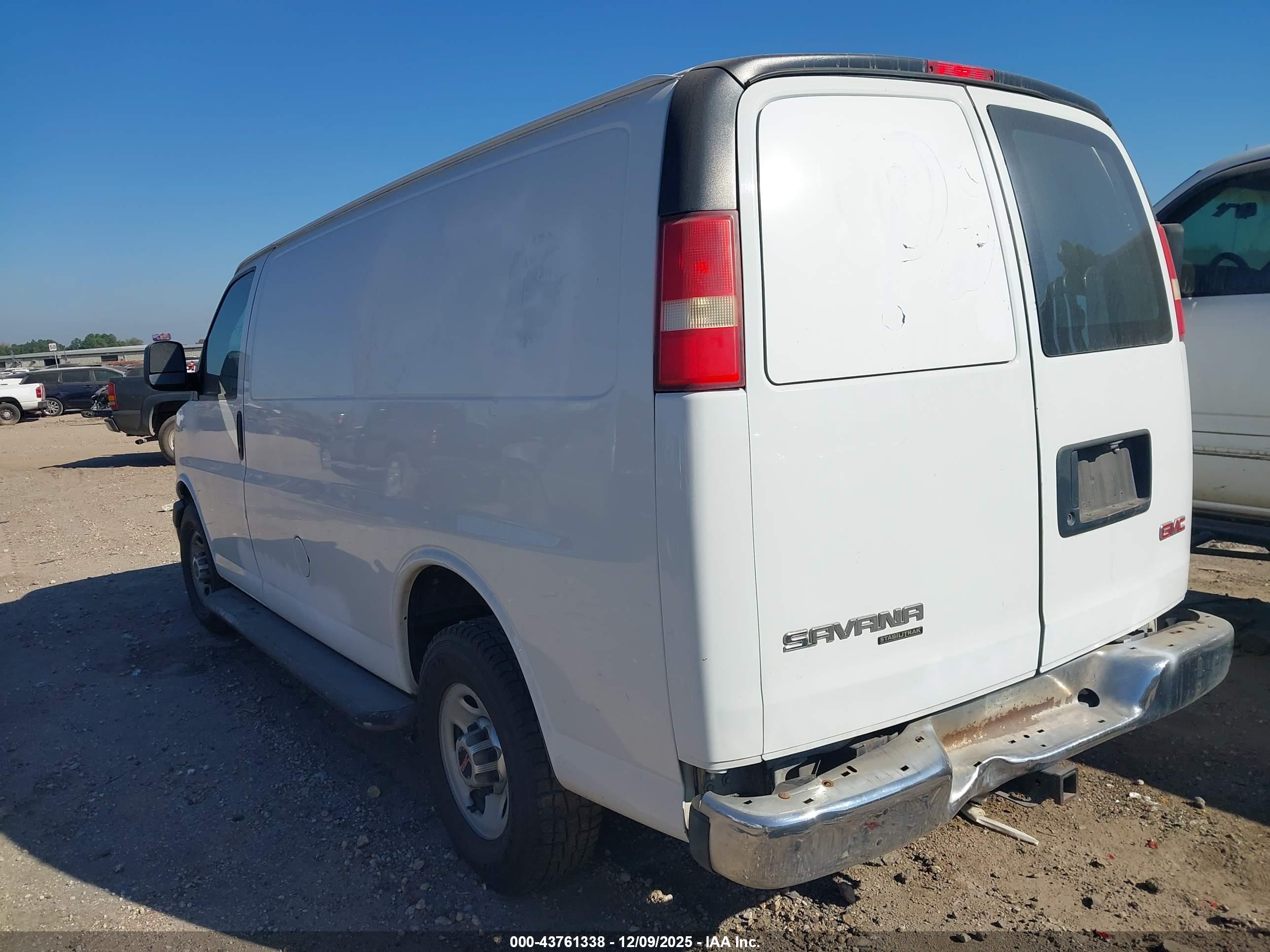 GMC SAVANA image 3