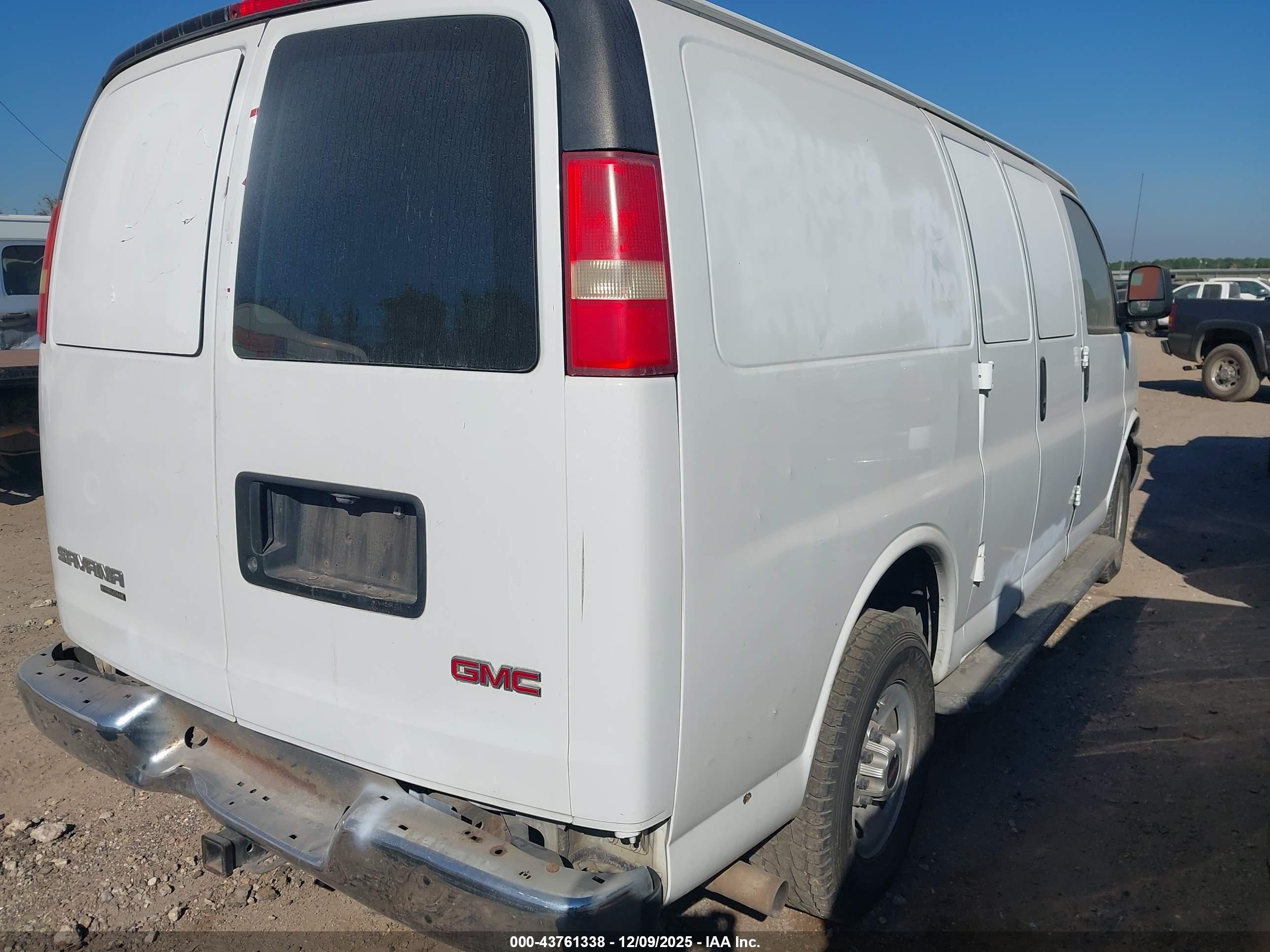 GMC SAVANA image 4