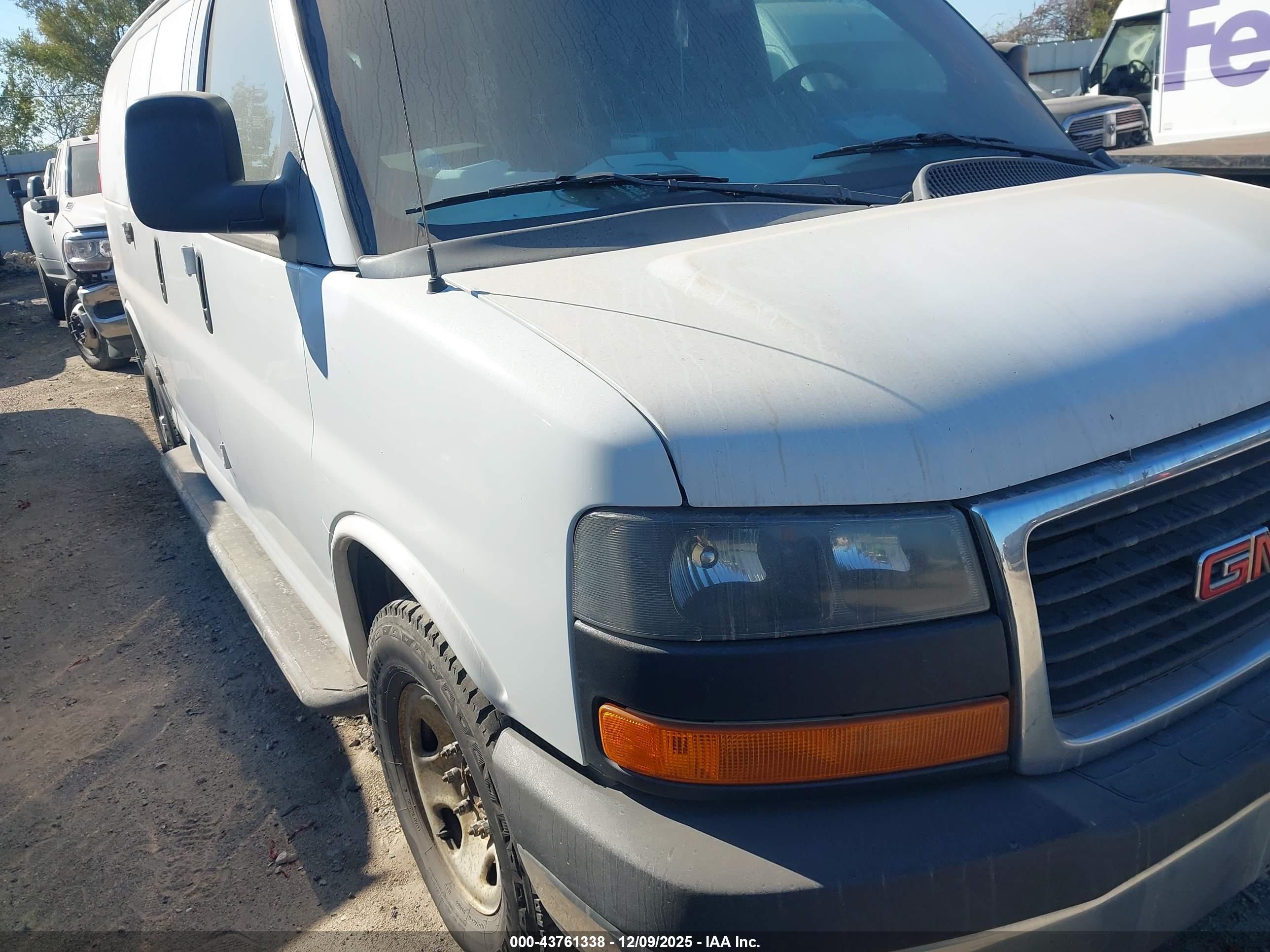 GMC SAVANA image 6