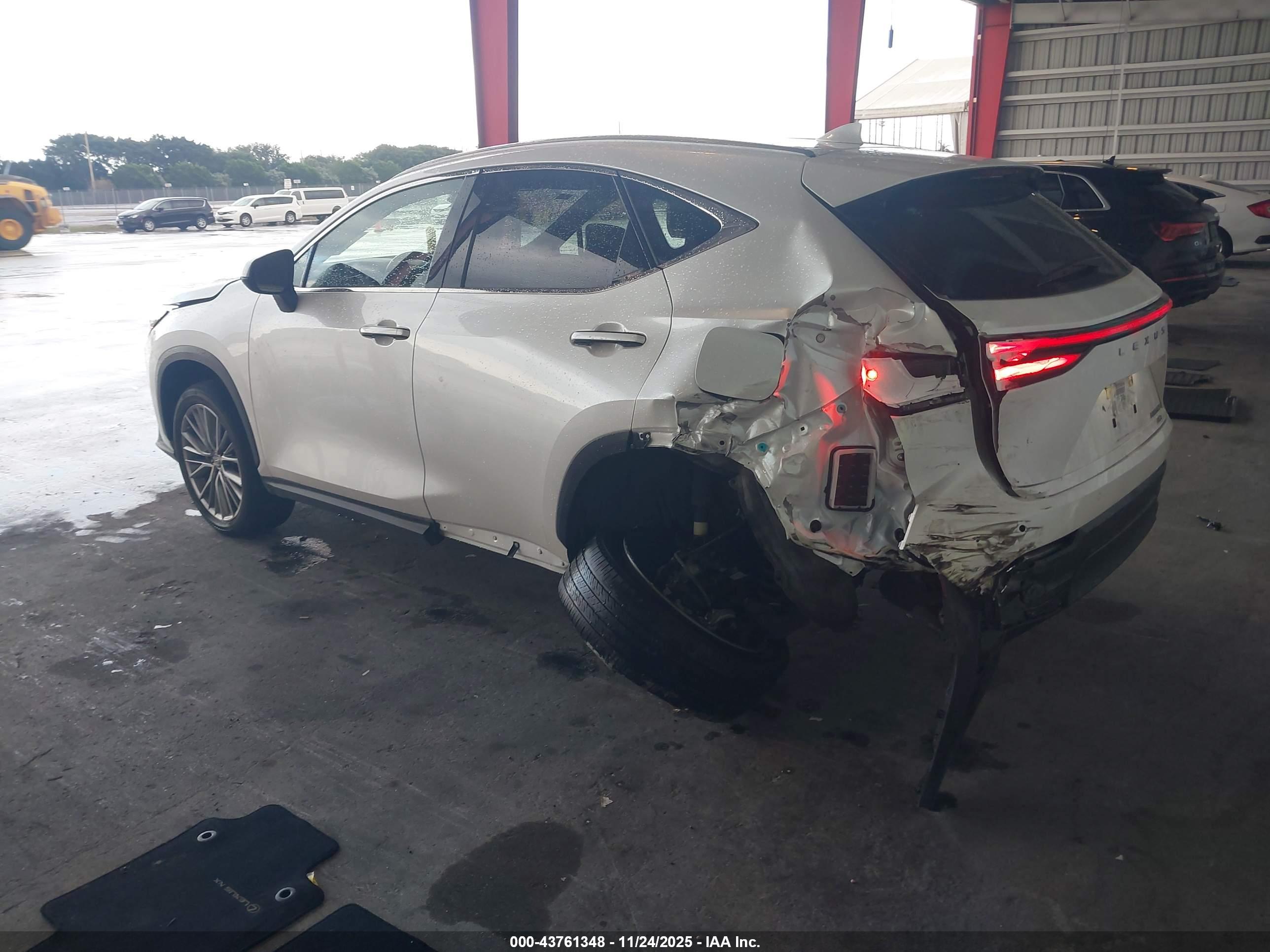 LEXUS NX image 3