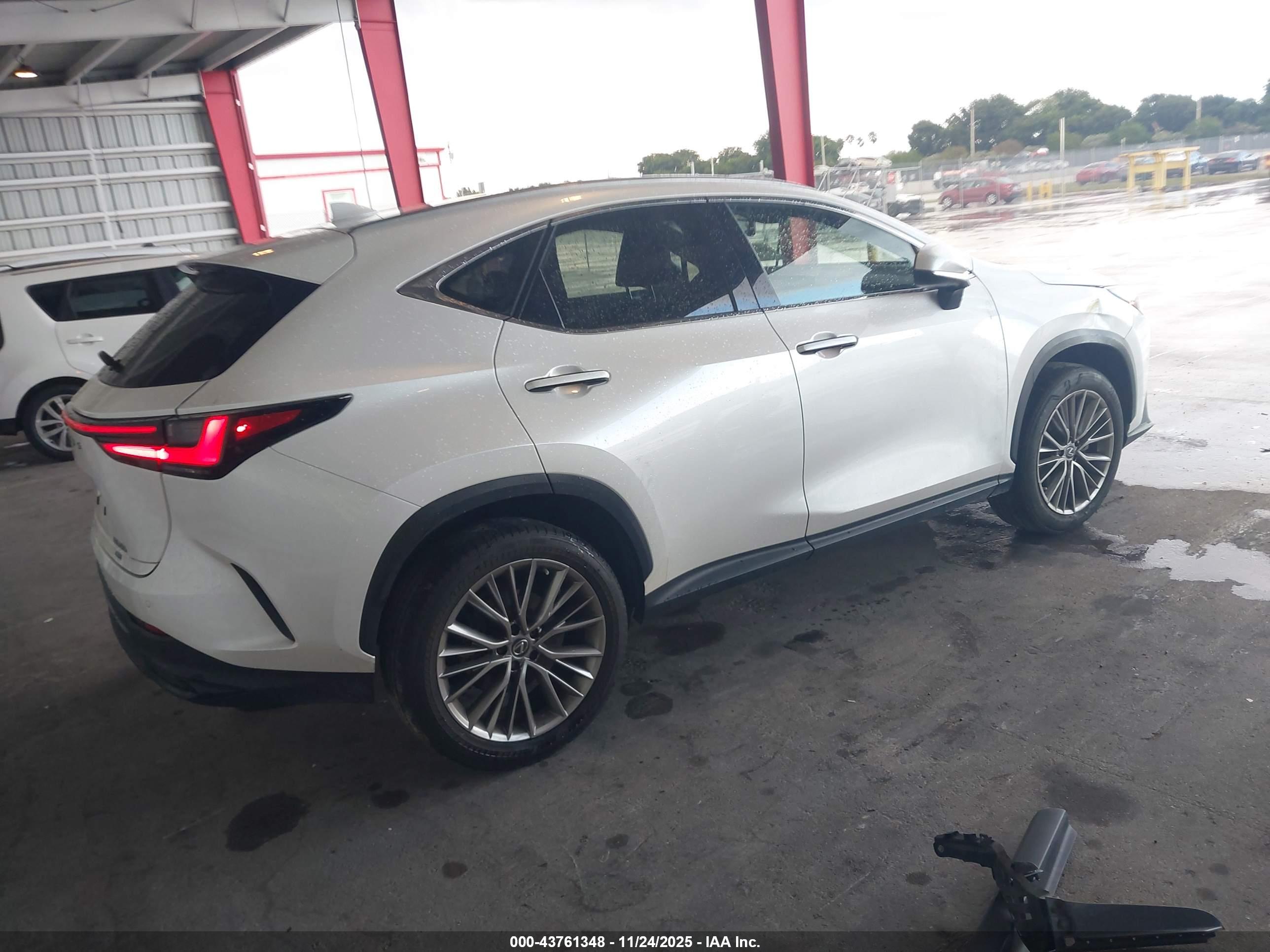 LEXUS NX image 4