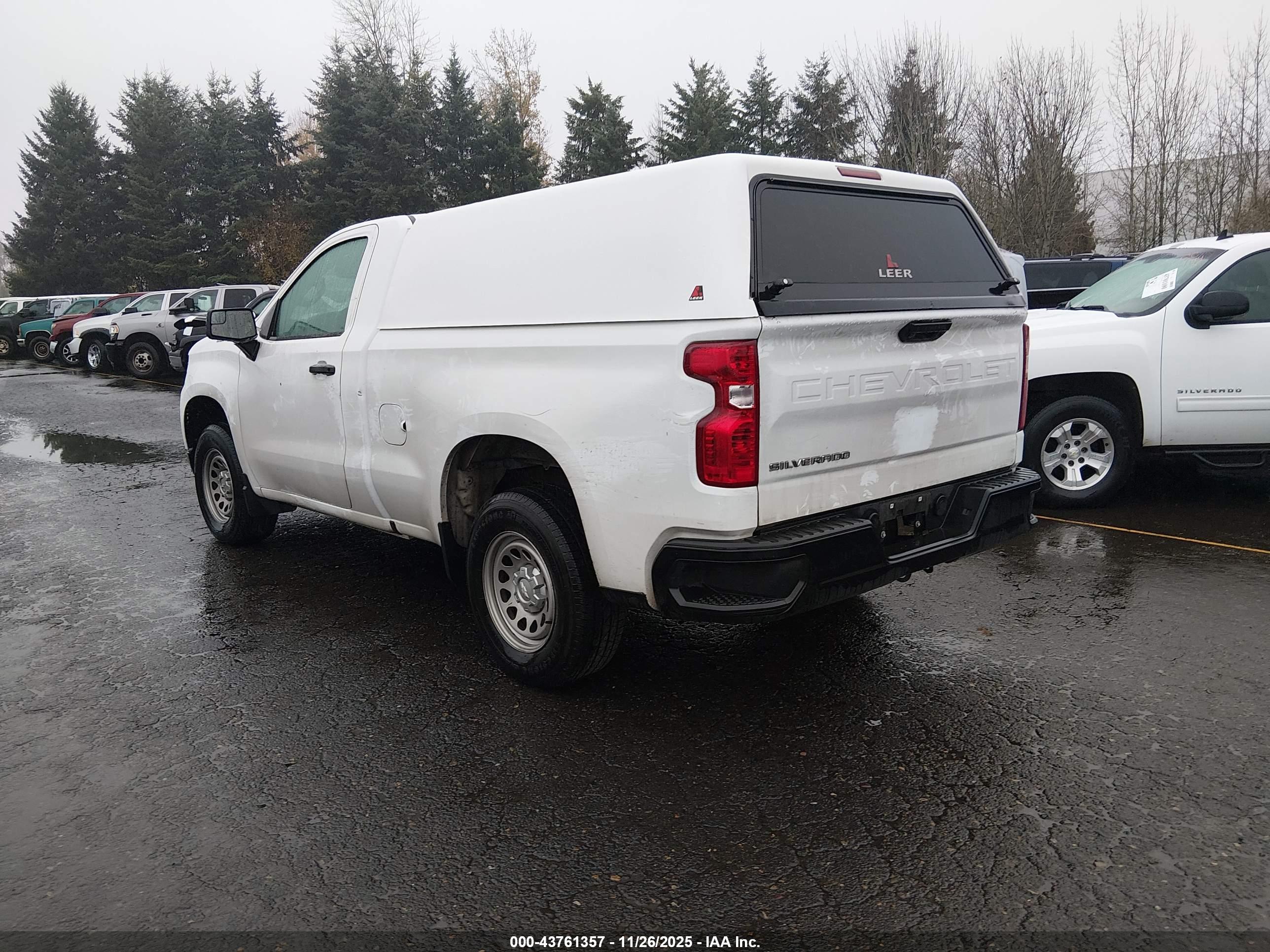 CHEVROLET SILVERADO image 3