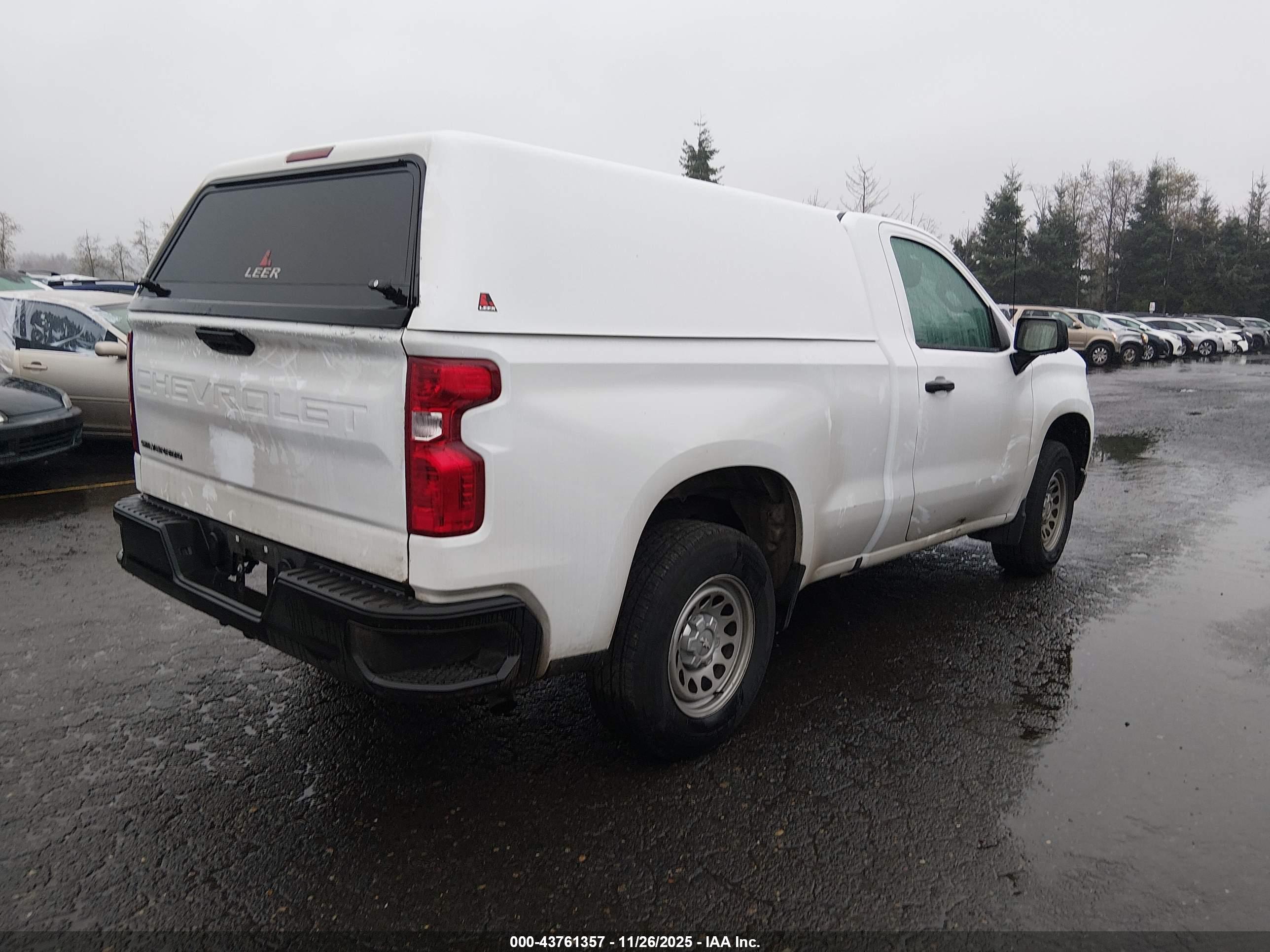 CHEVROLET SILVERADO image 4