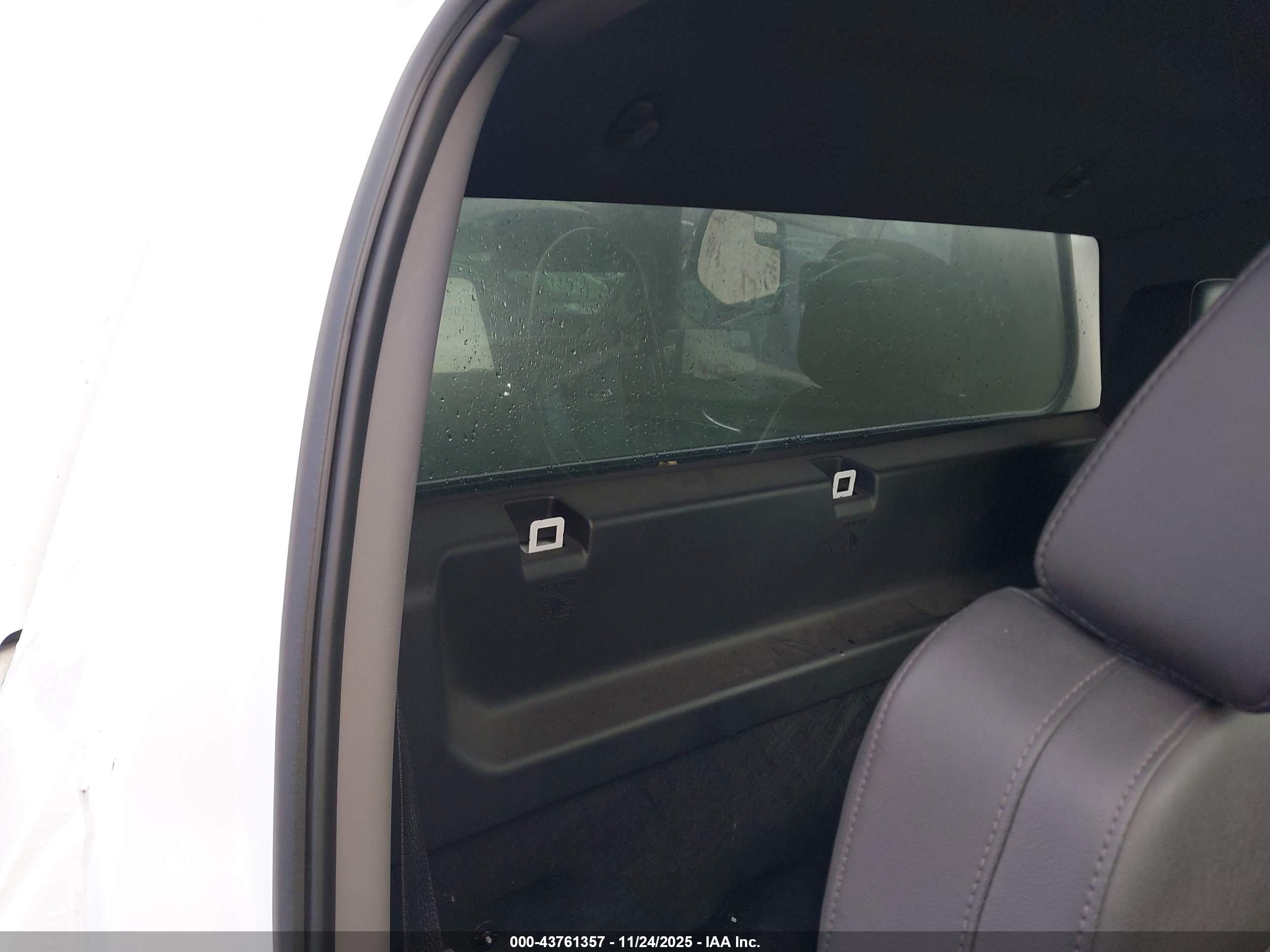 CHEVROLET SILVERADO image 8