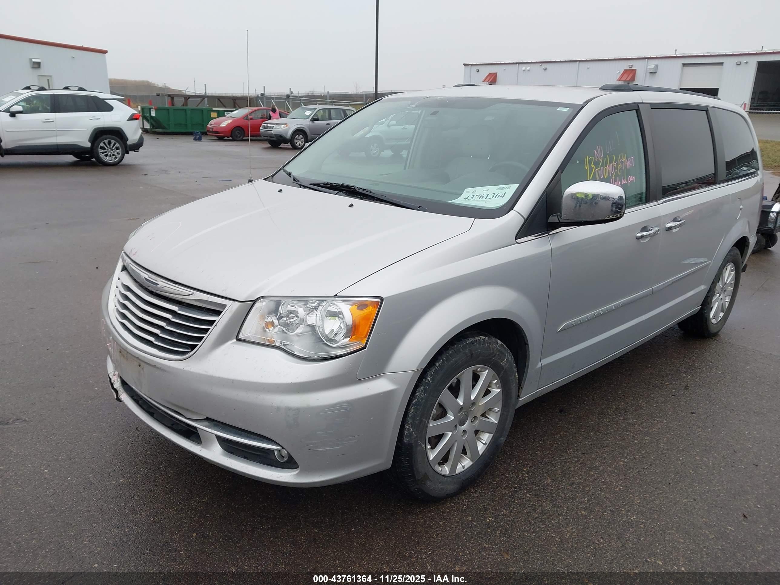 CHRYSLER TOWN image 2