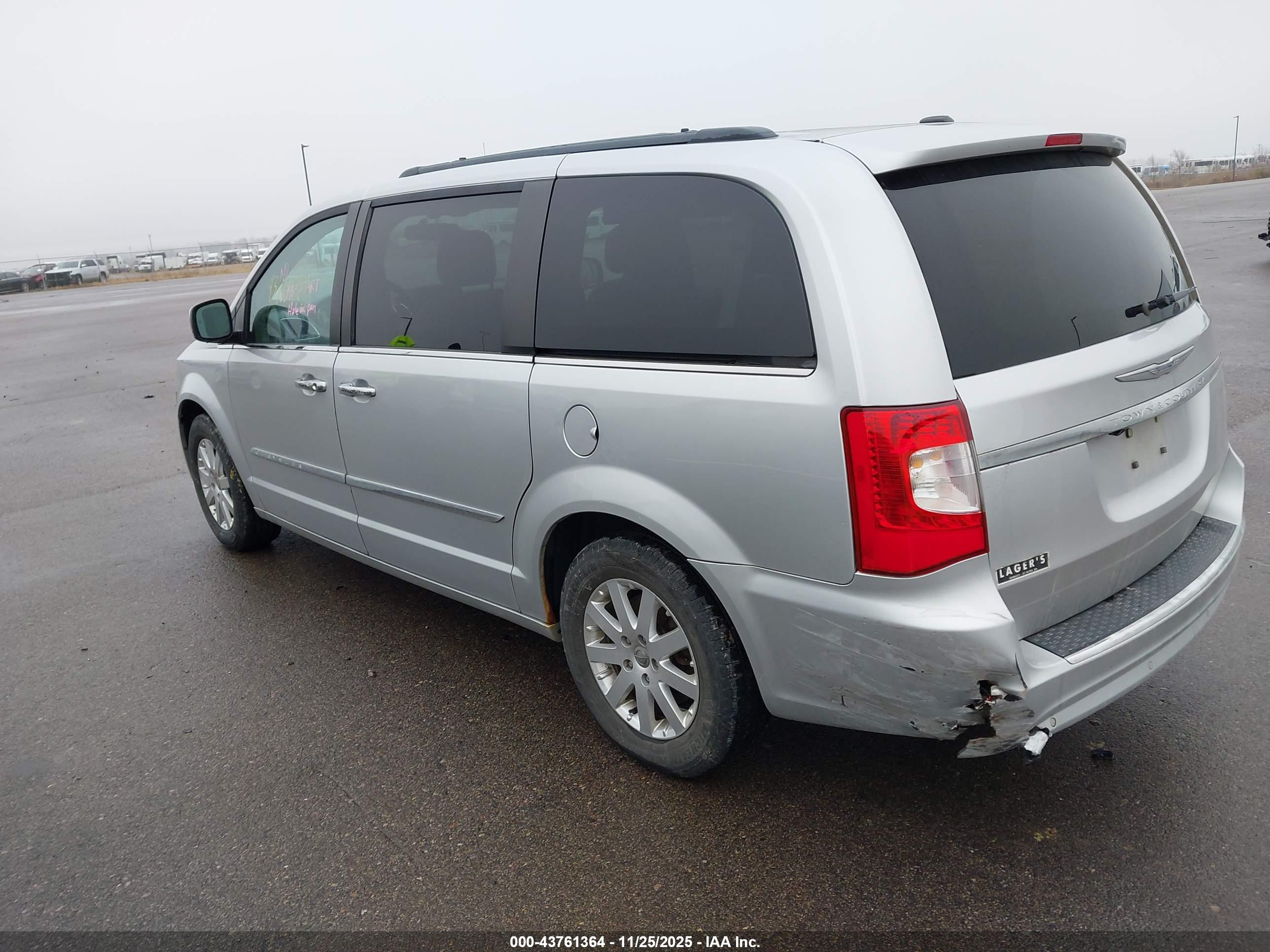 CHRYSLER TOWN image 3