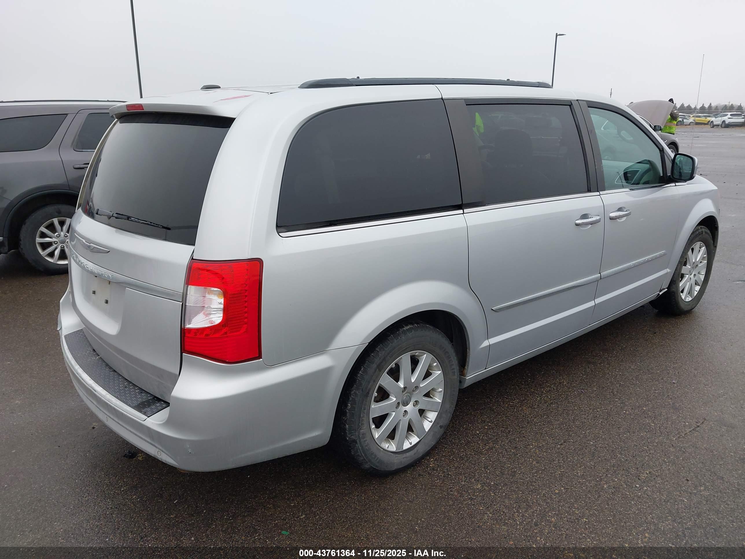 CHRYSLER TOWN image 4