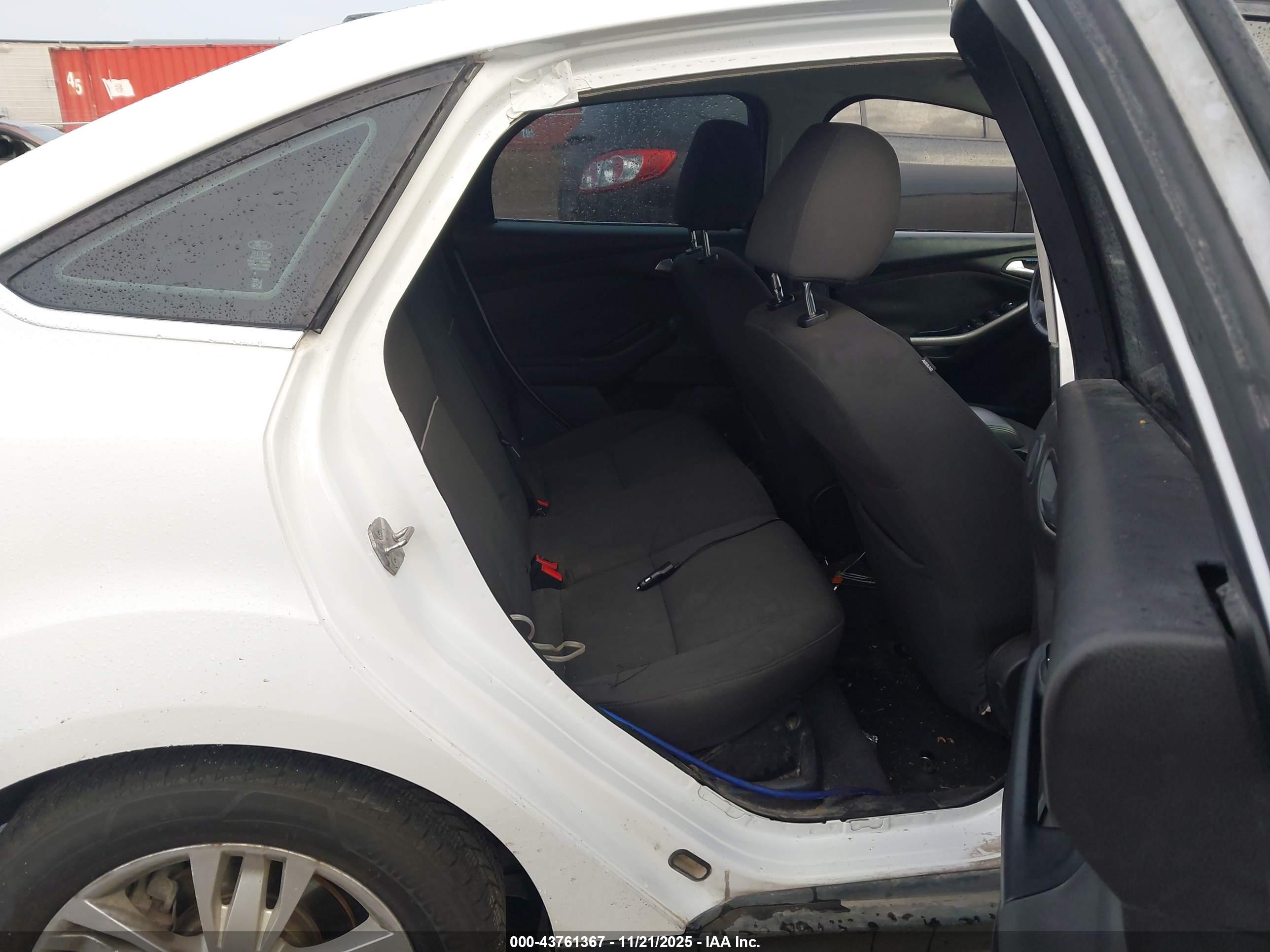 FORD FOCUS image 8