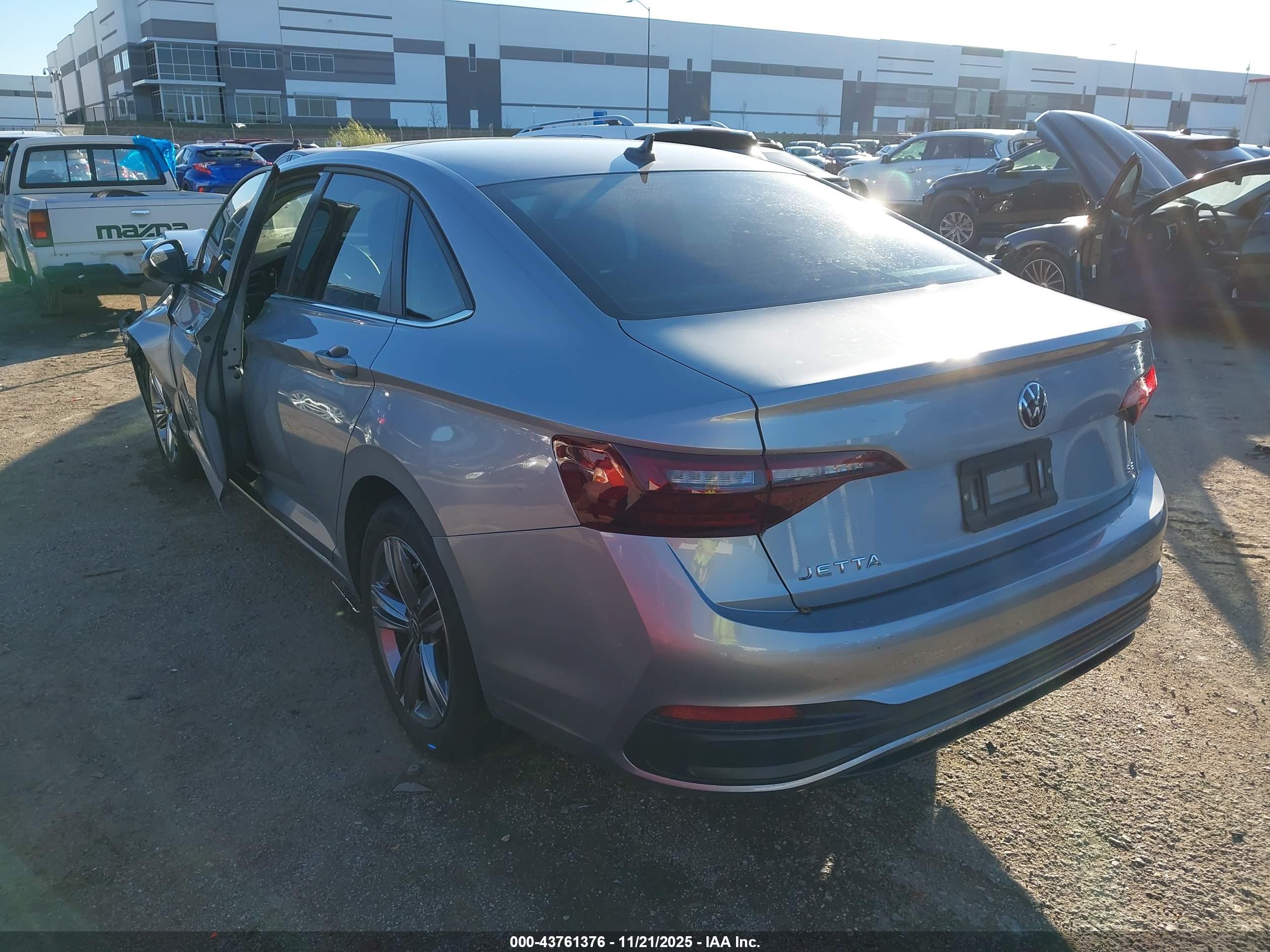 VOLKSWAGEN JETTA image 3