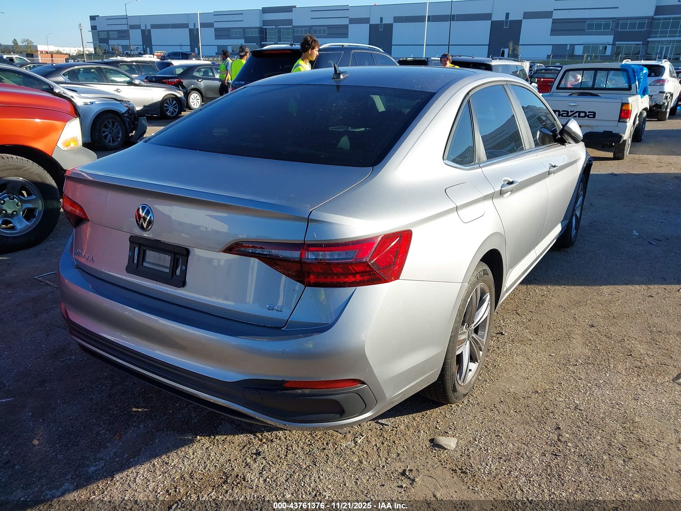 VOLKSWAGEN JETTA image 4