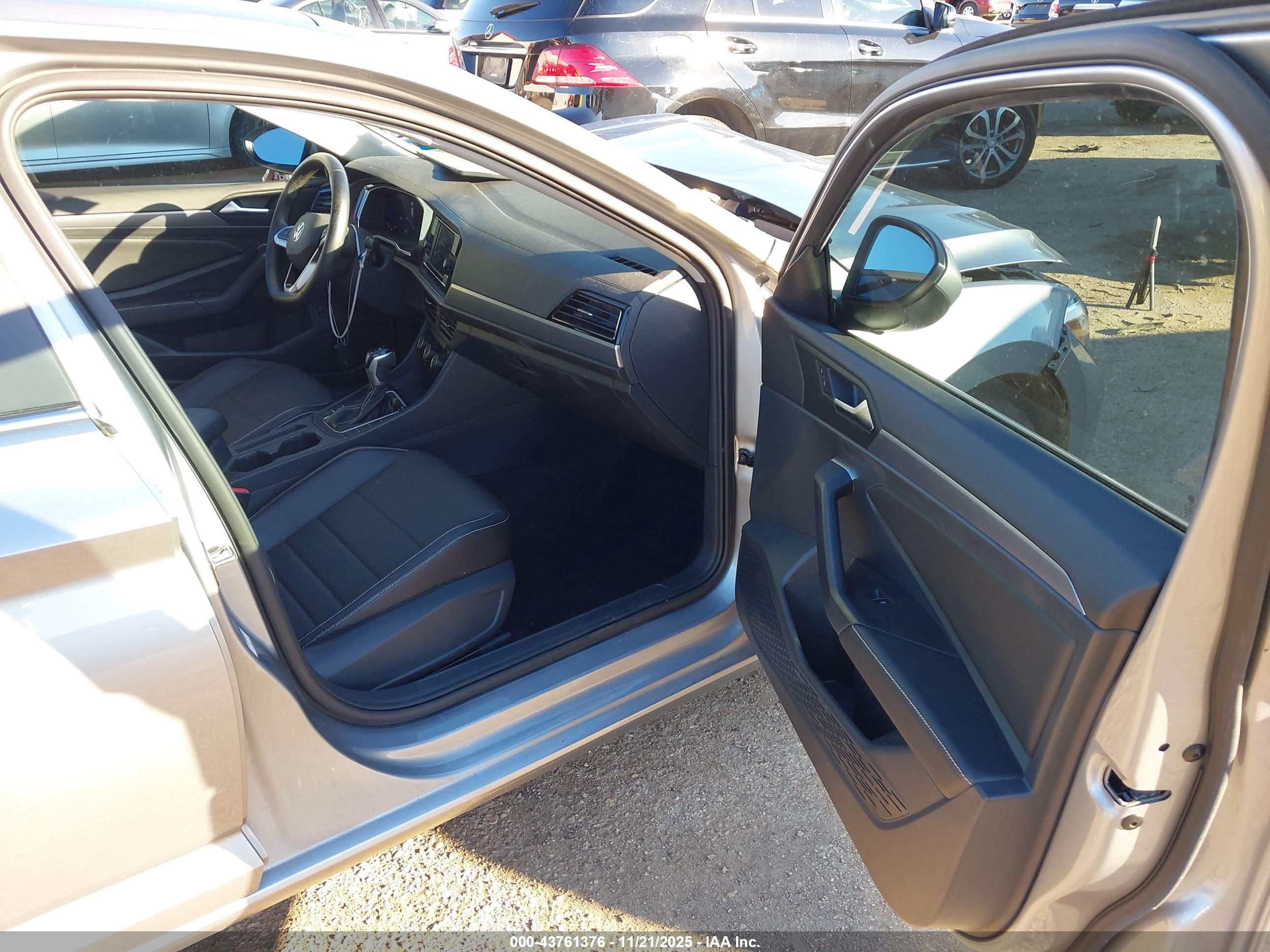 VOLKSWAGEN JETTA image 5