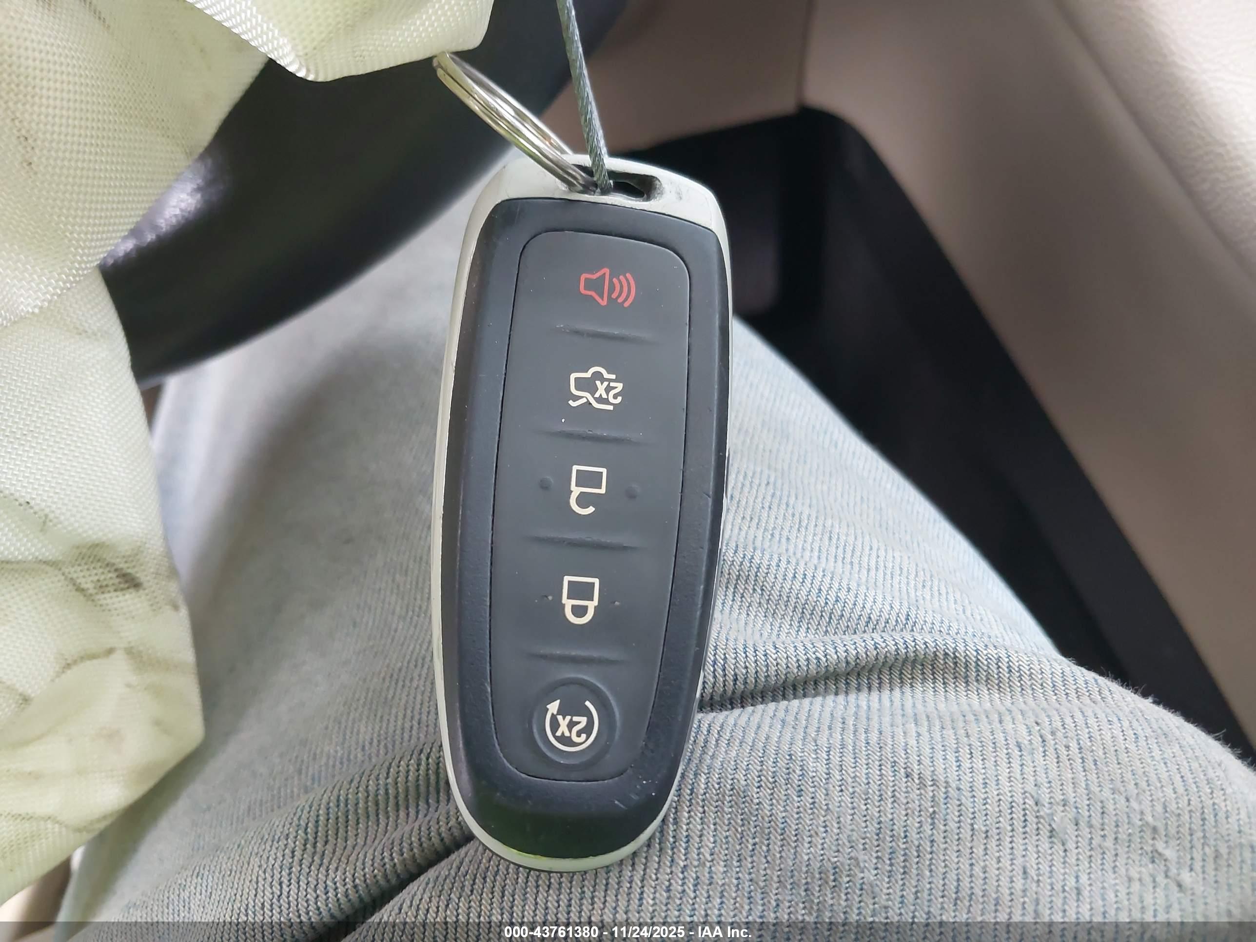 FORD TAURUS image 11