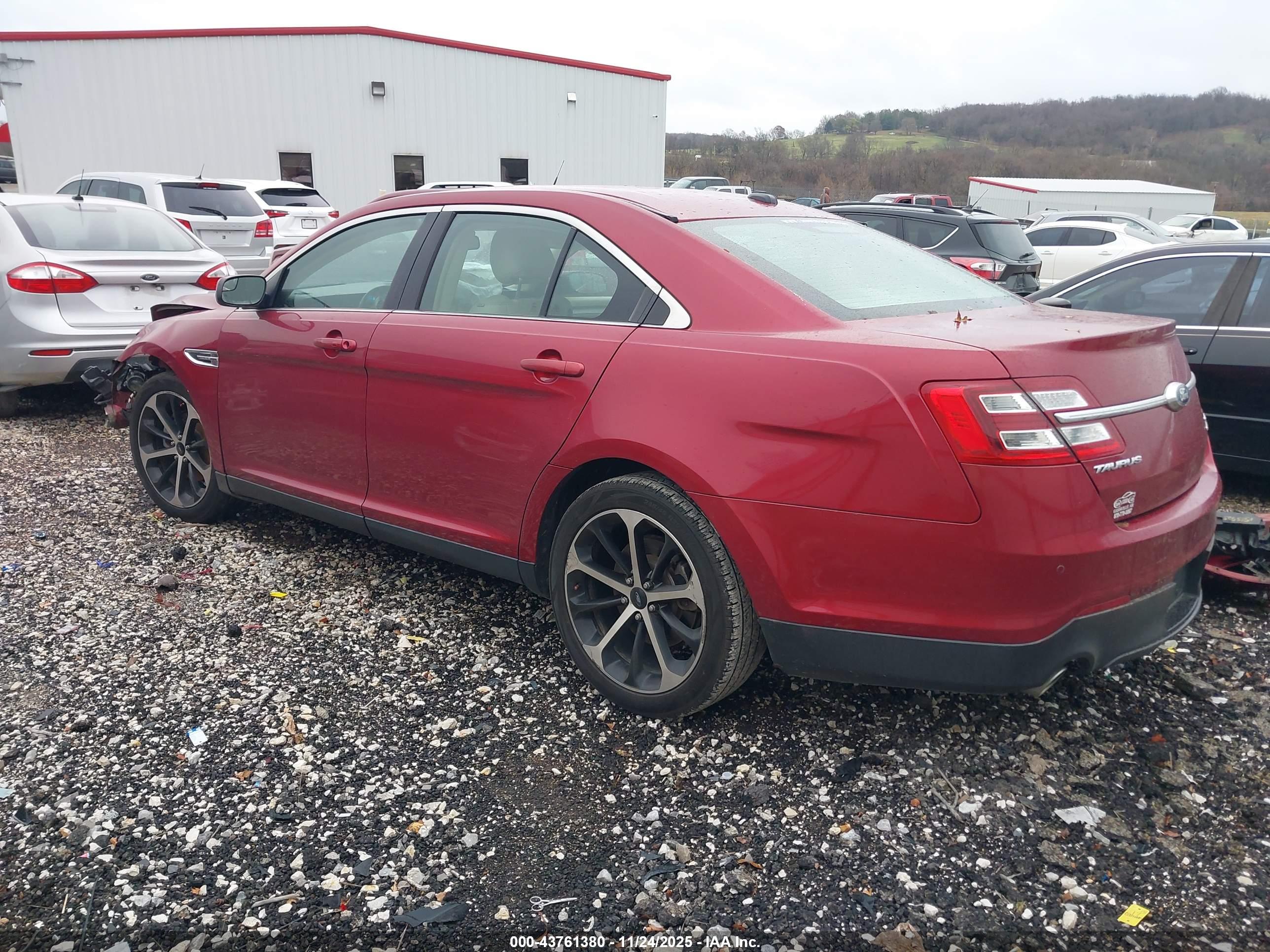 FORD TAURUS image 3