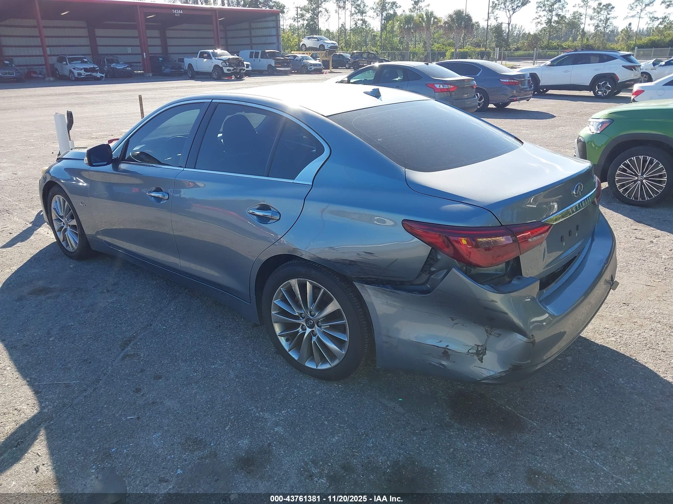 INFINITI Q50 image 3