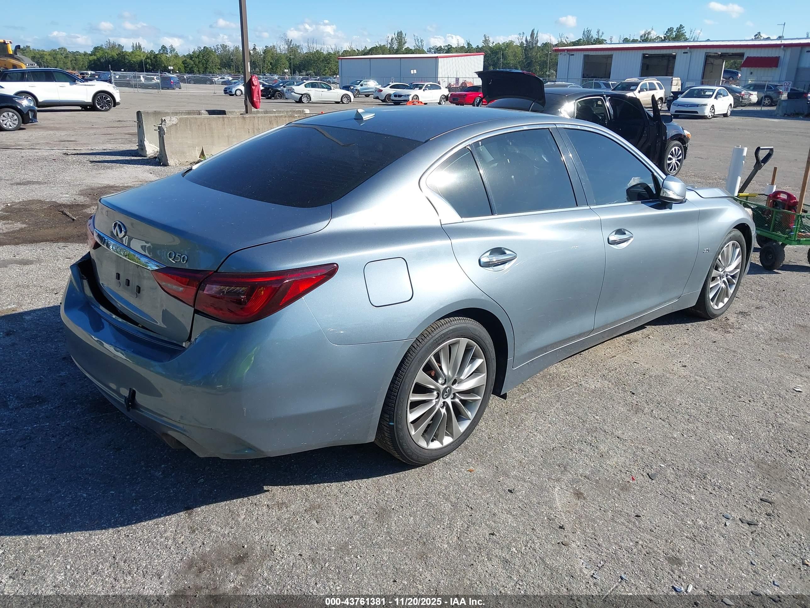 INFINITI Q50 image 4