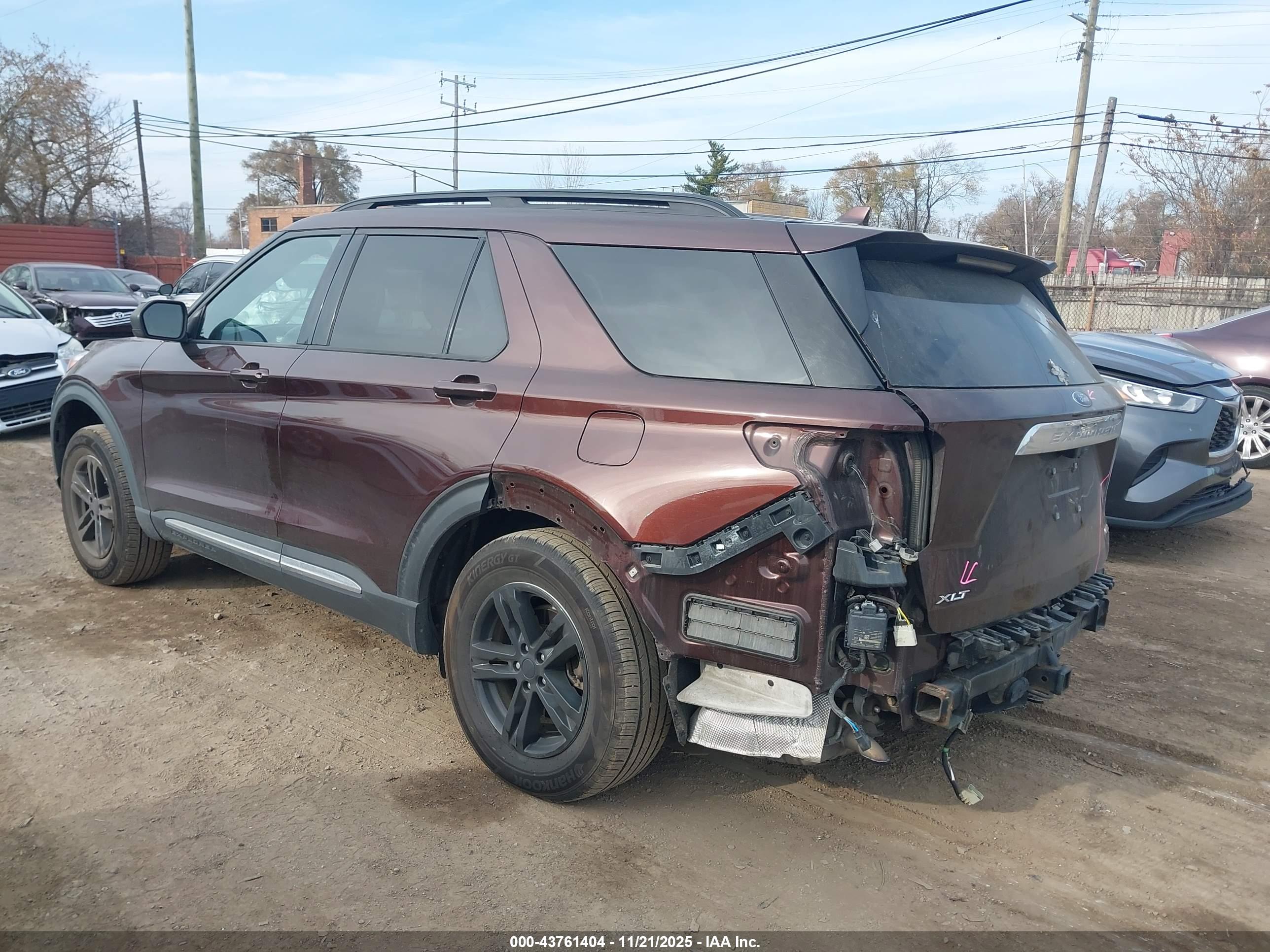 FORD EXPLORER image 3