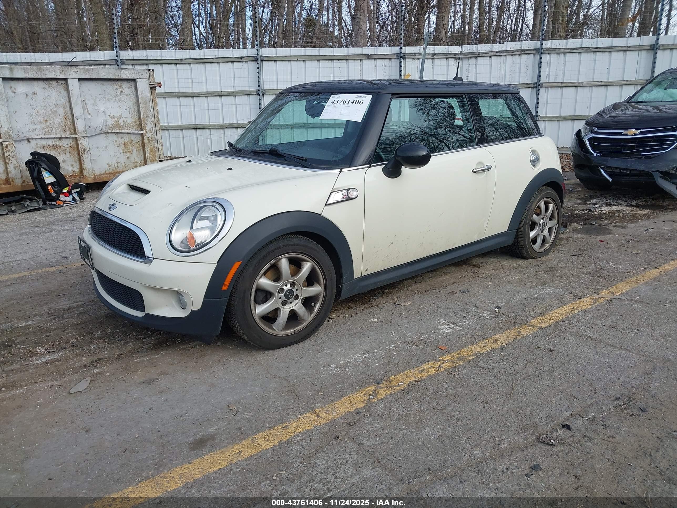 MINI COOPER image 2