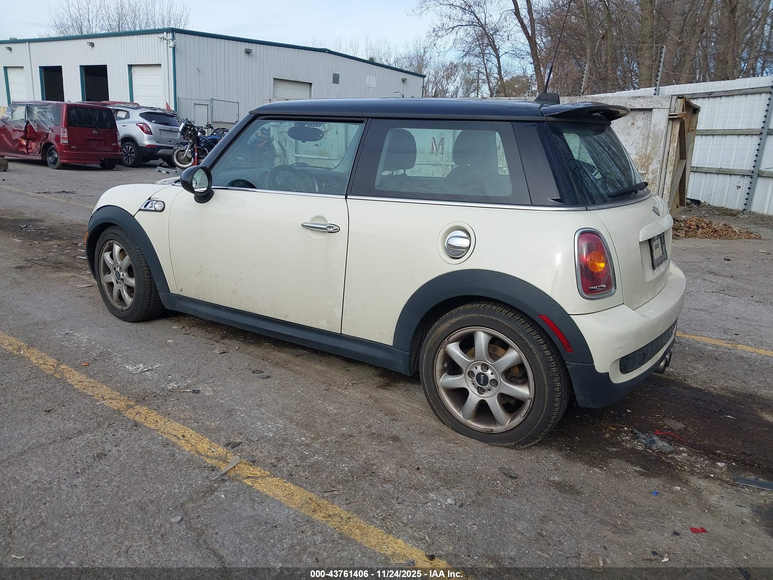 MINI COOPER image 3