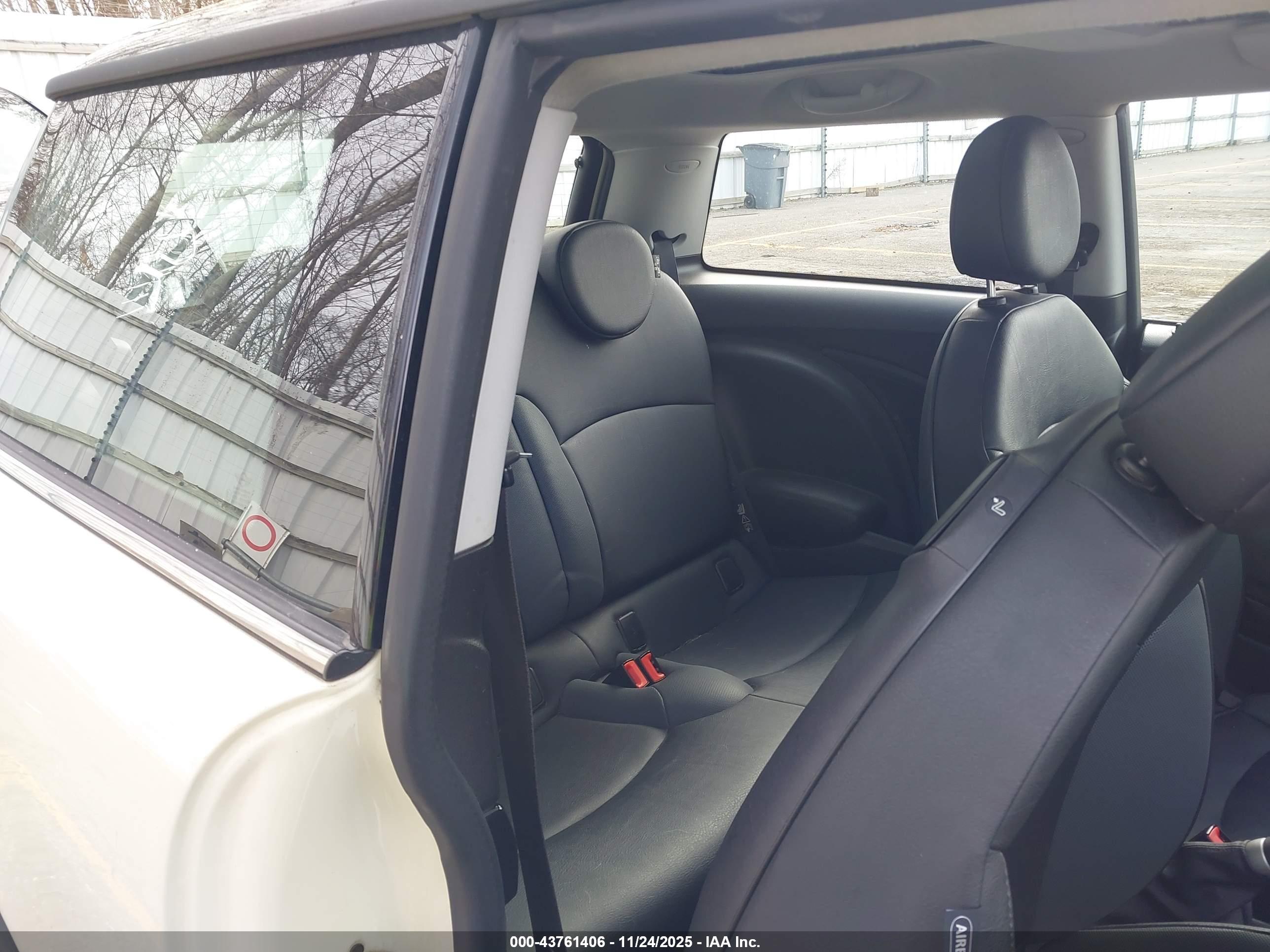 MINI COOPER image 8