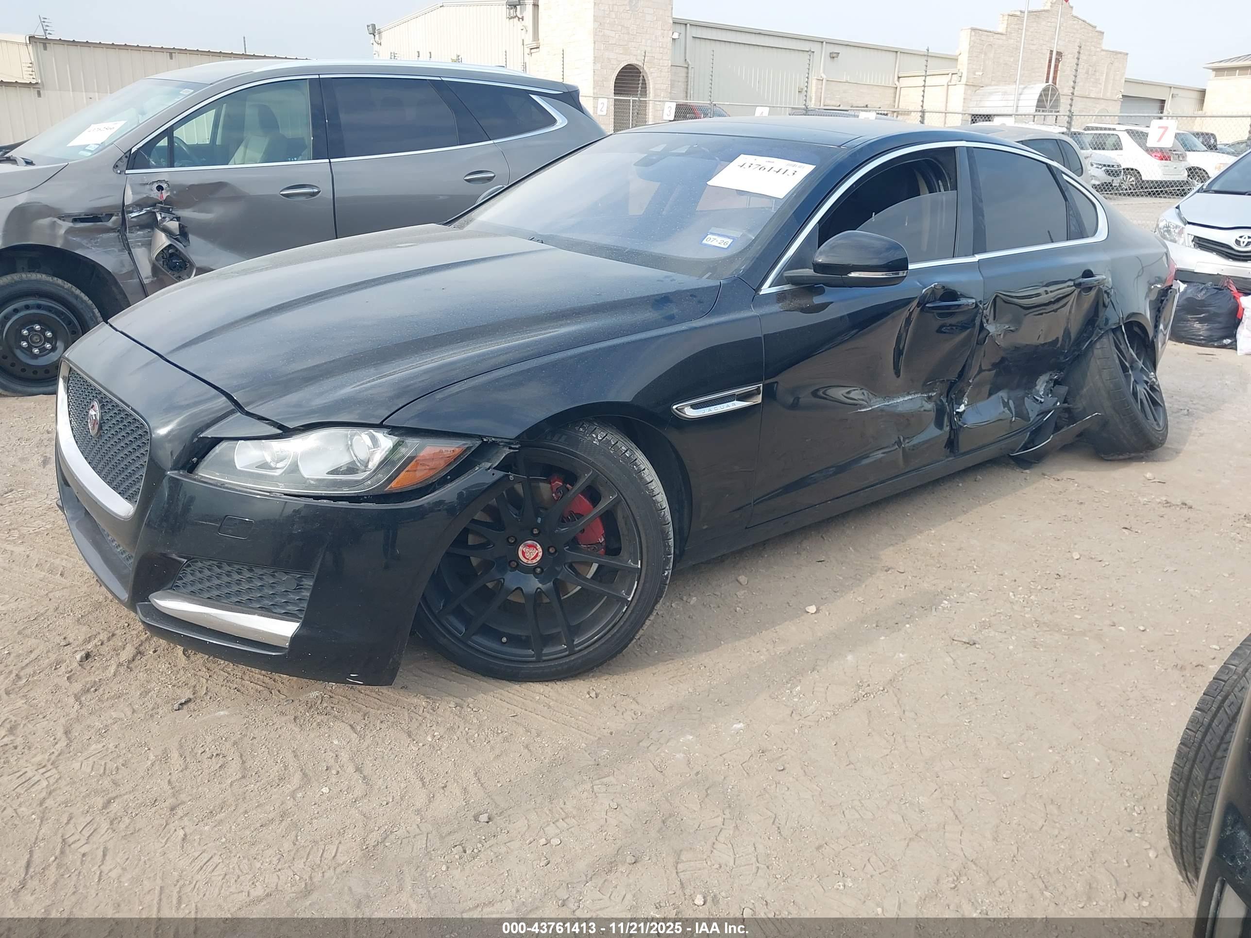 JAGUAR XF image 2