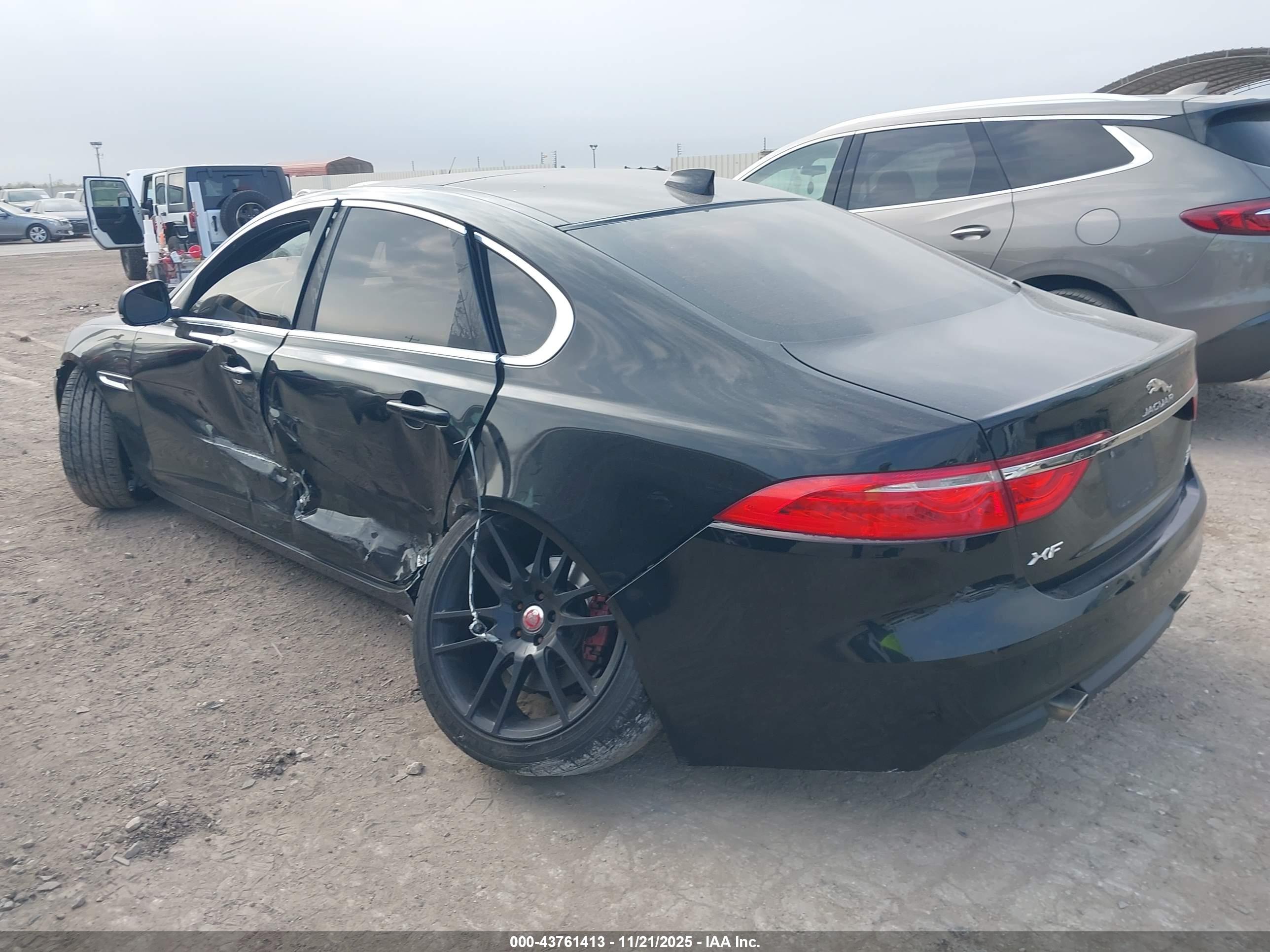 JAGUAR XF image 3