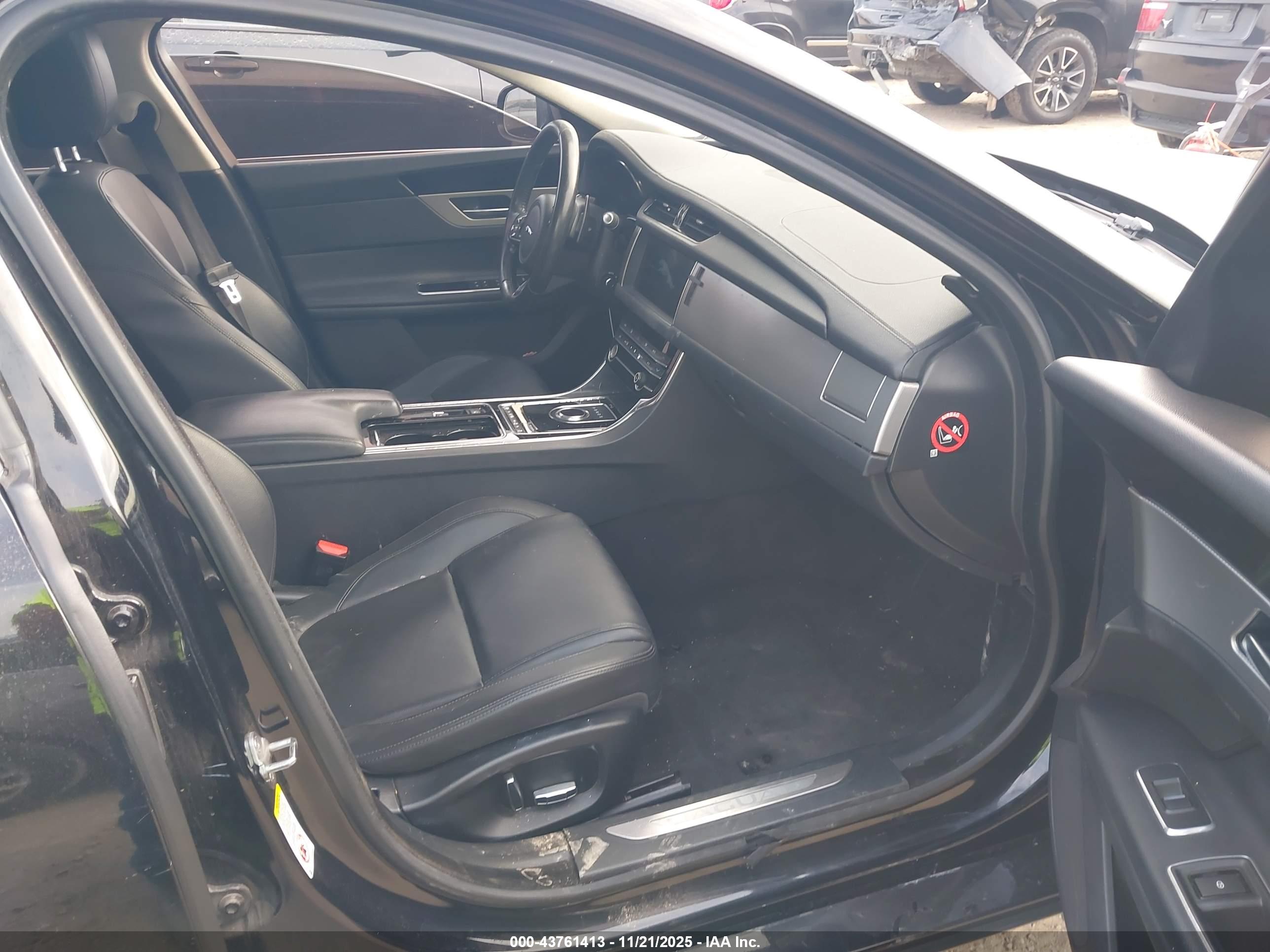 JAGUAR XF image 5