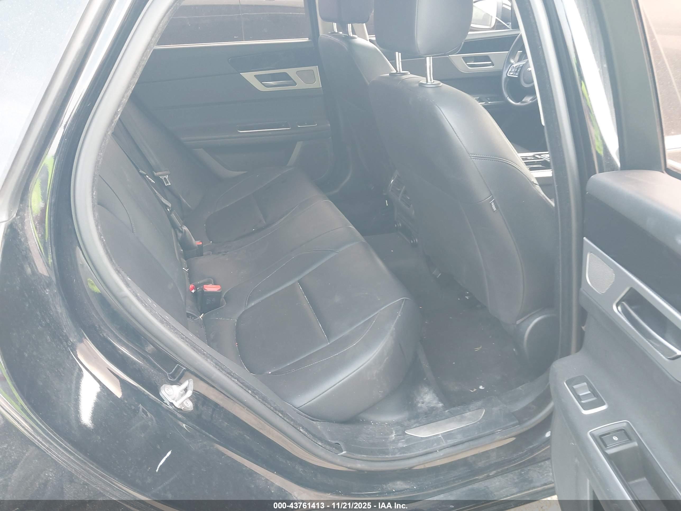 JAGUAR XF image 8