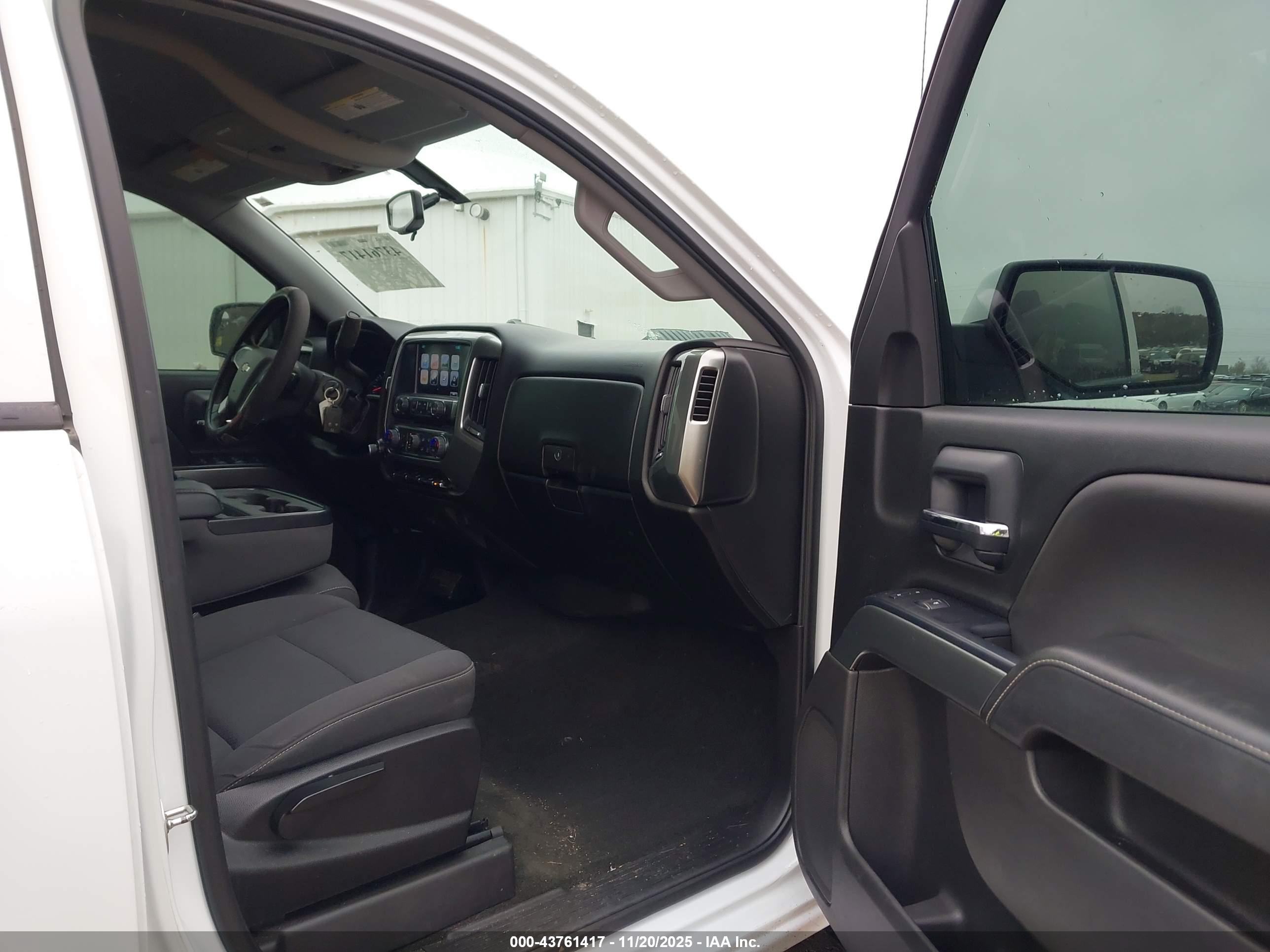CHEVROLET SILVERADO image 5