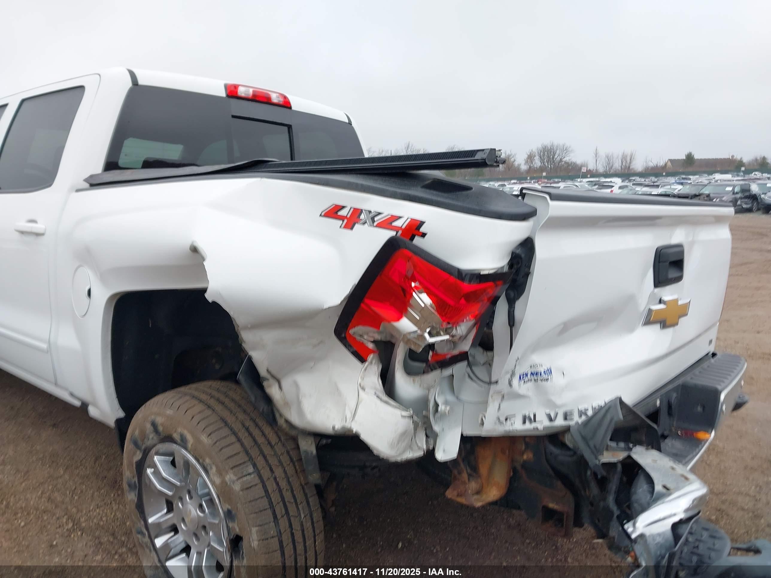 CHEVROLET SILVERADO image 6