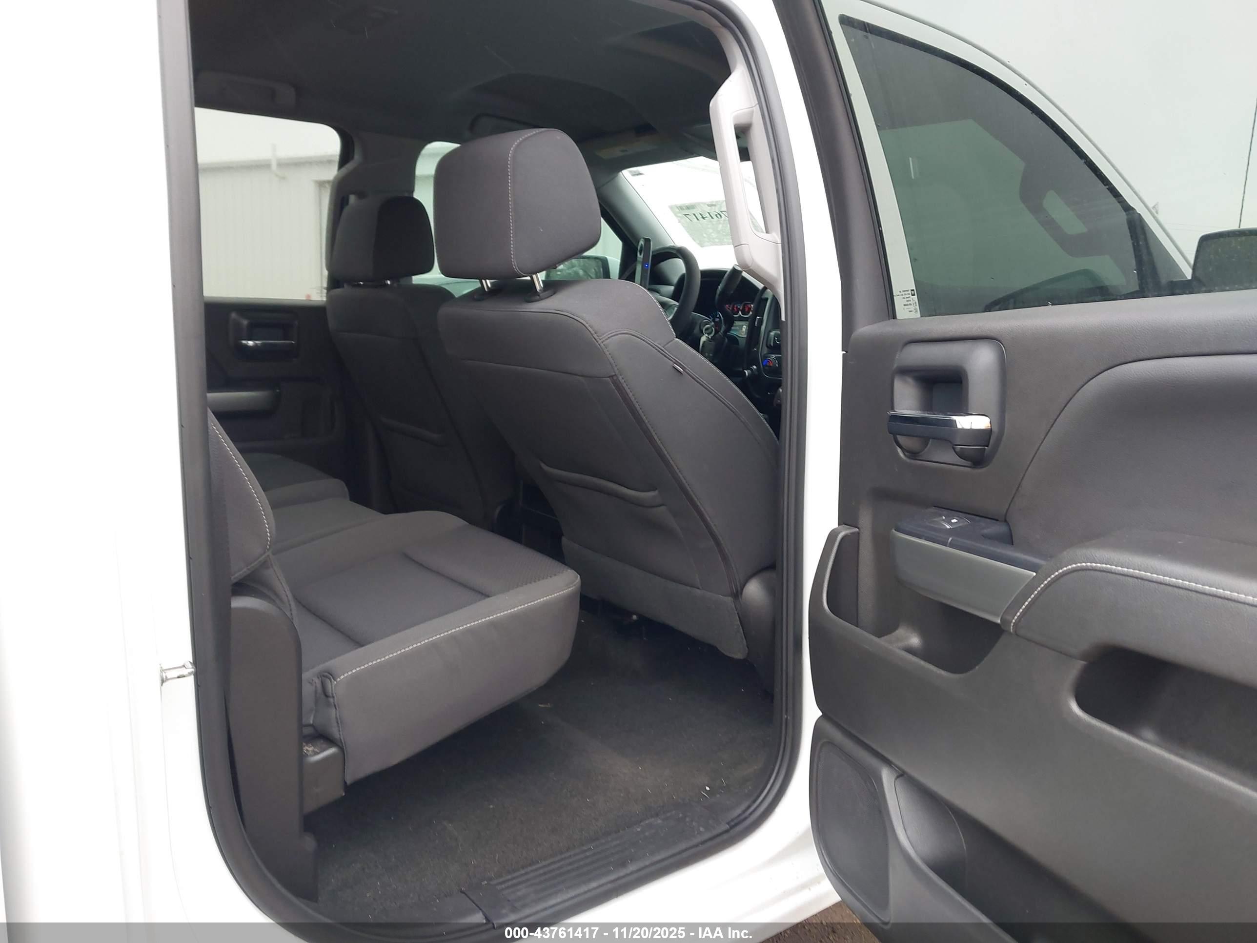 CHEVROLET SILVERADO image 8