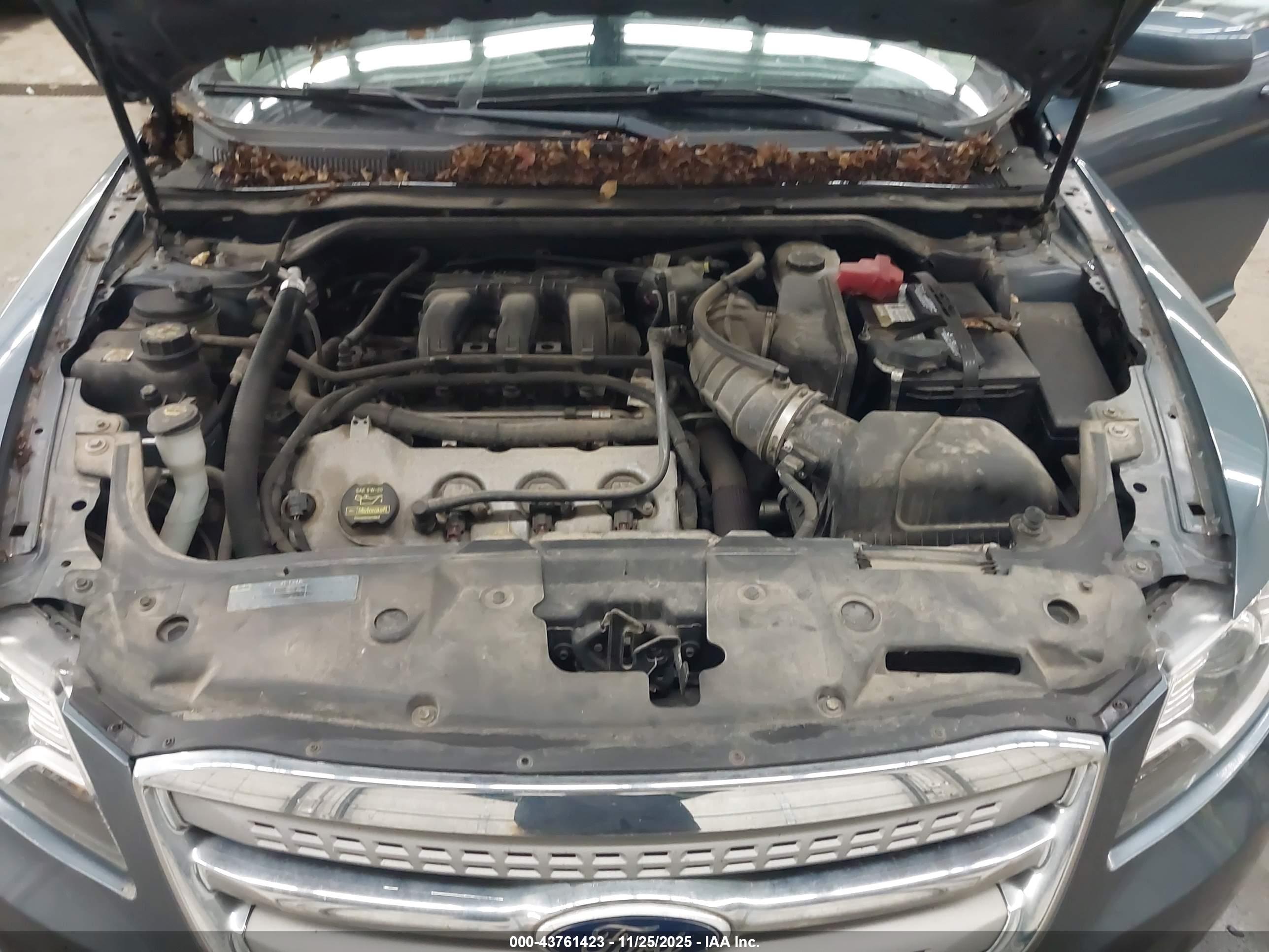 FORD TAURUS image 10
