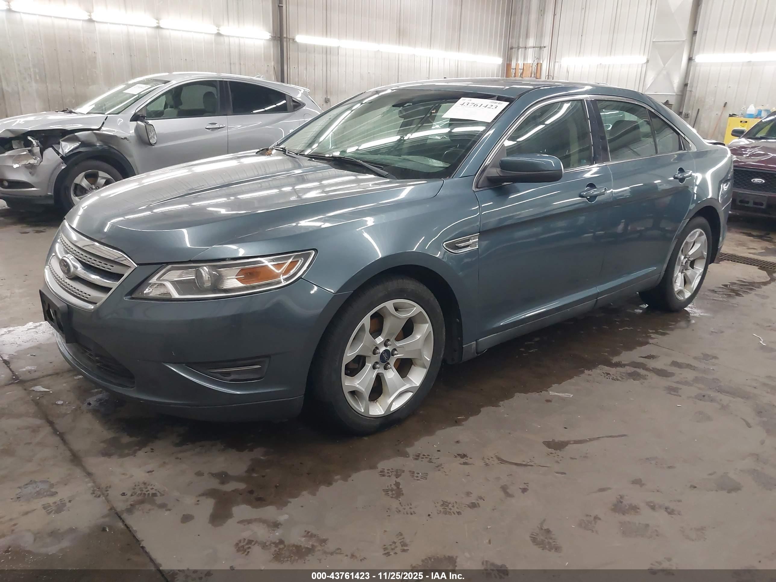 FORD TAURUS image 2