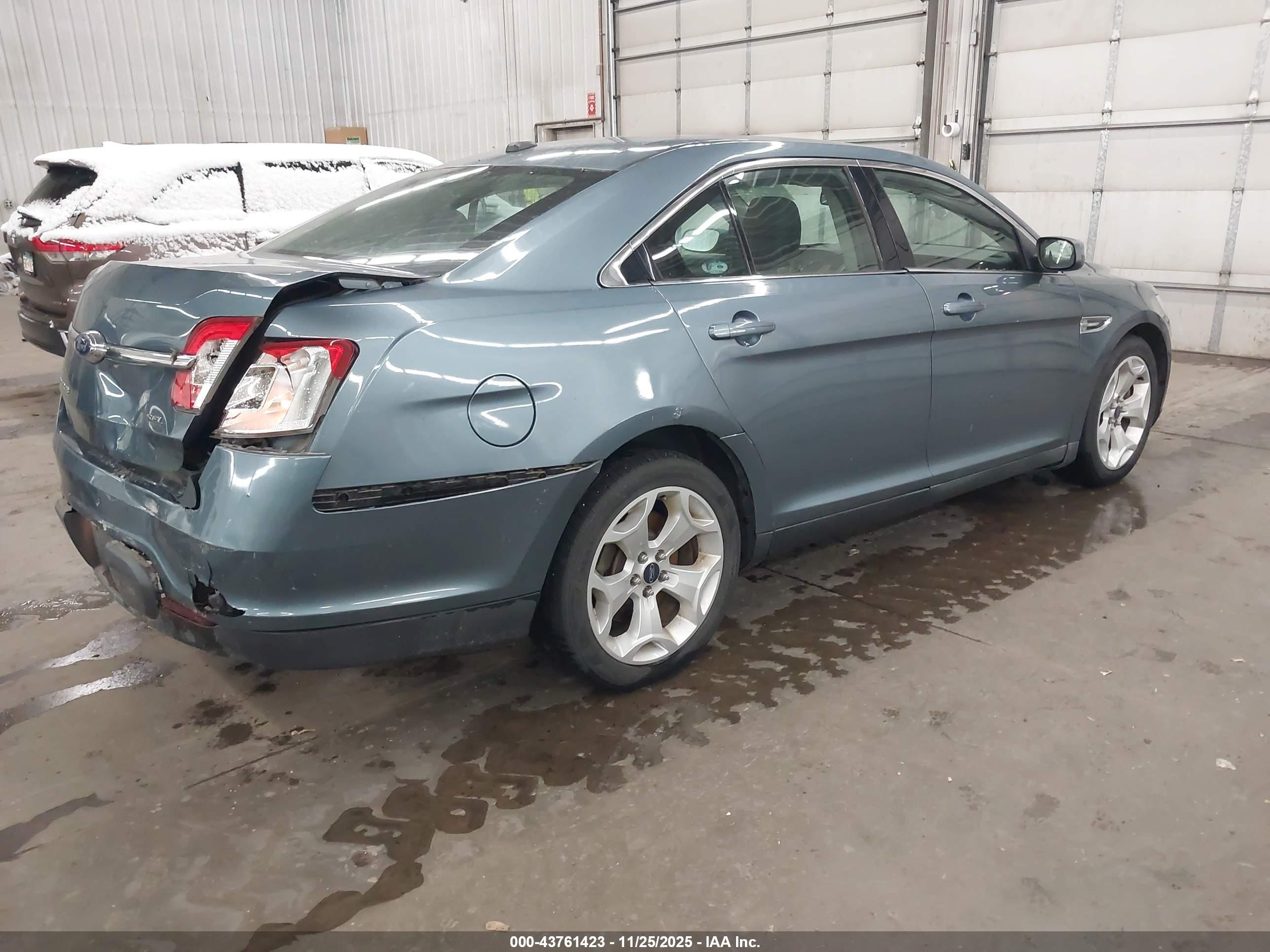 FORD TAURUS image 4