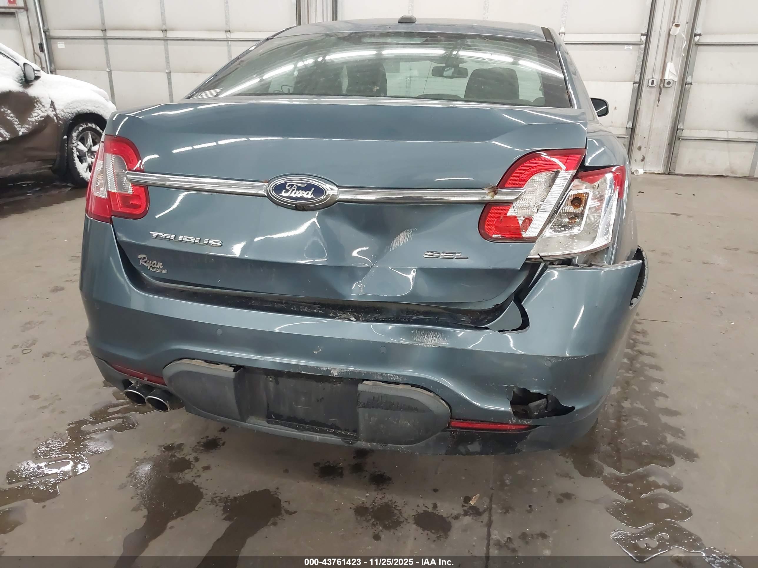 FORD TAURUS image 6