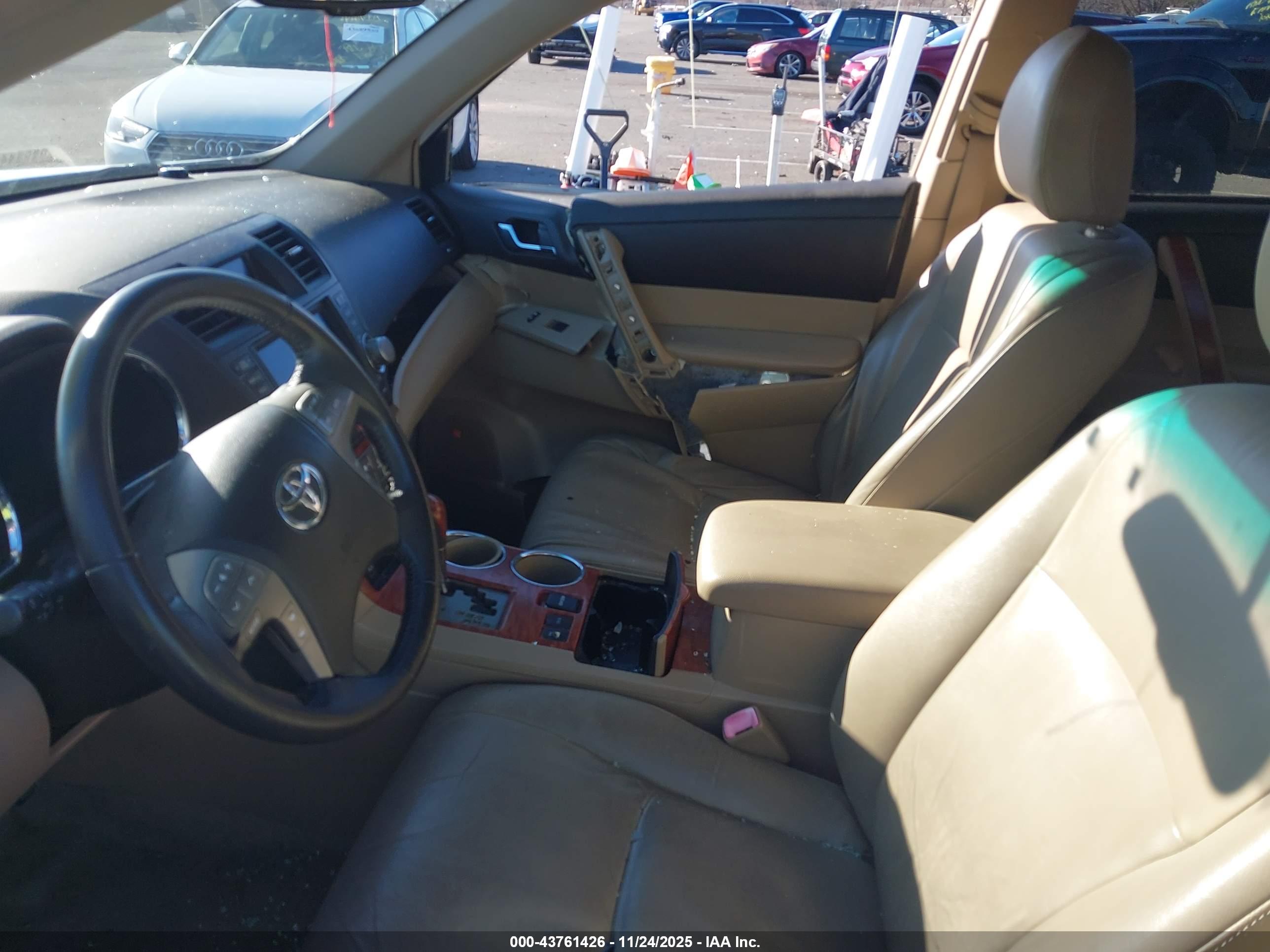 TOYOTA HIGHLANDER image 5