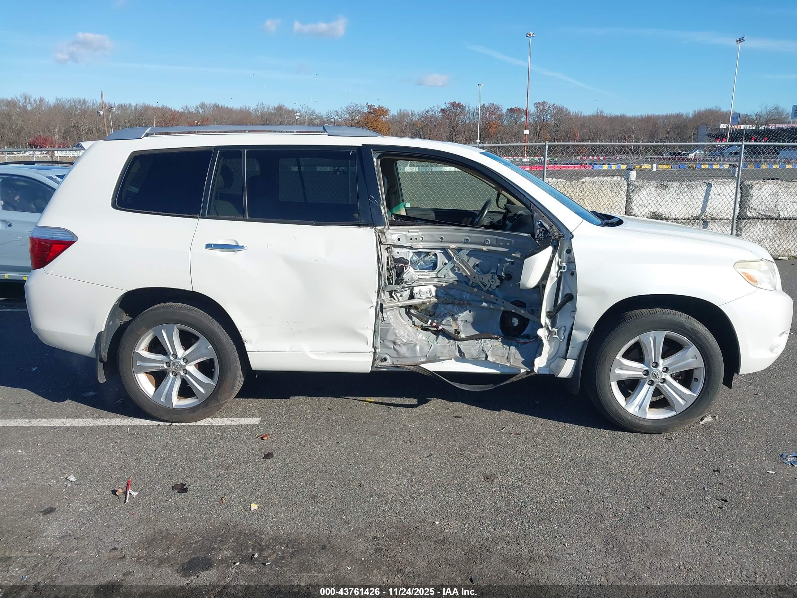 TOYOTA HIGHLANDER image 6
