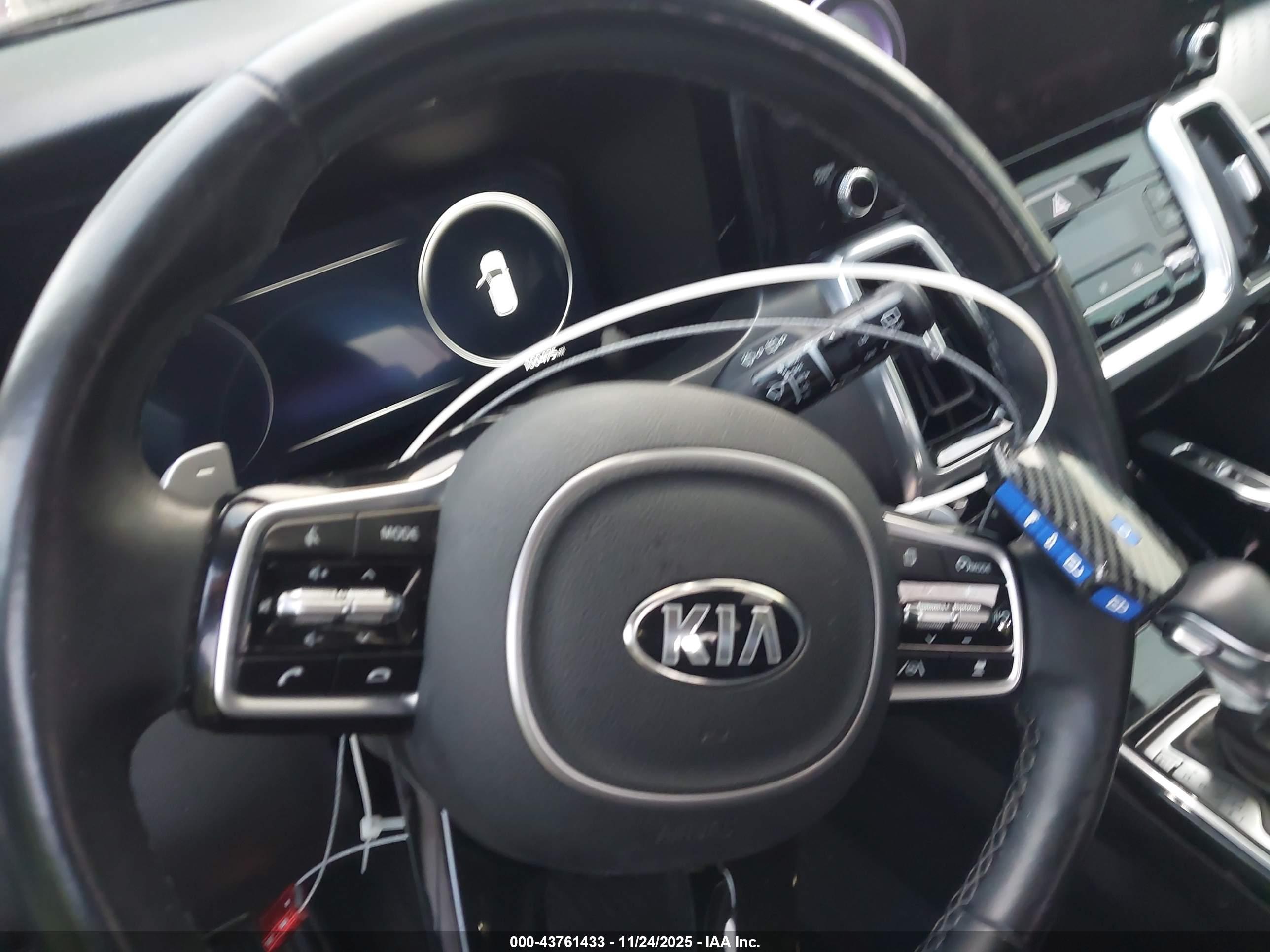 KIA SORENTO image 11