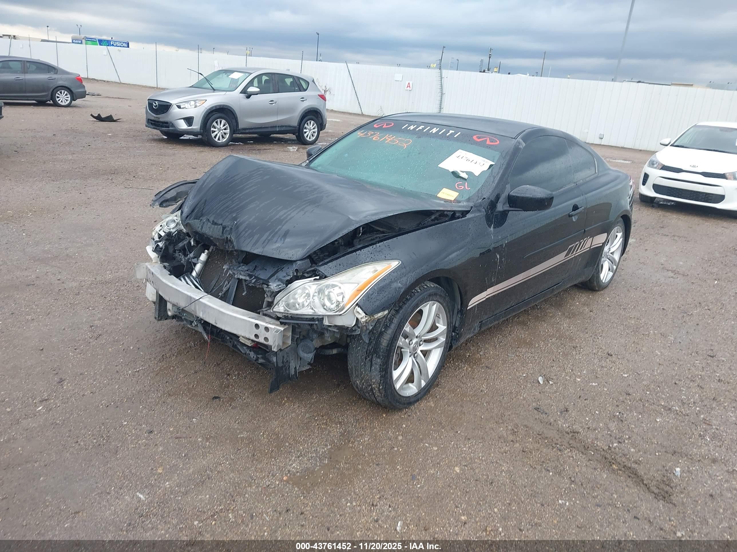 INFINITI G37 image 2
