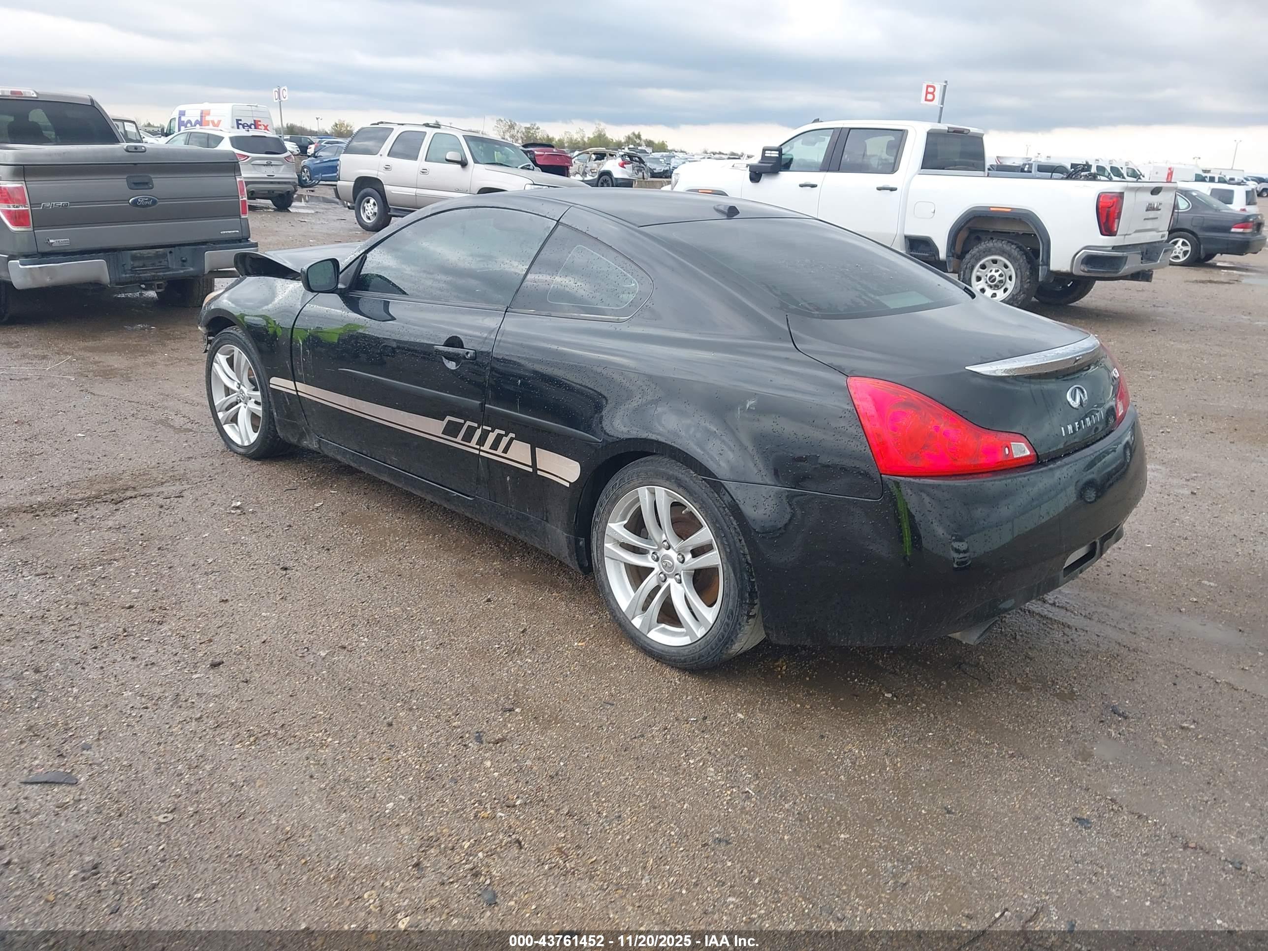 INFINITI G37 image 3