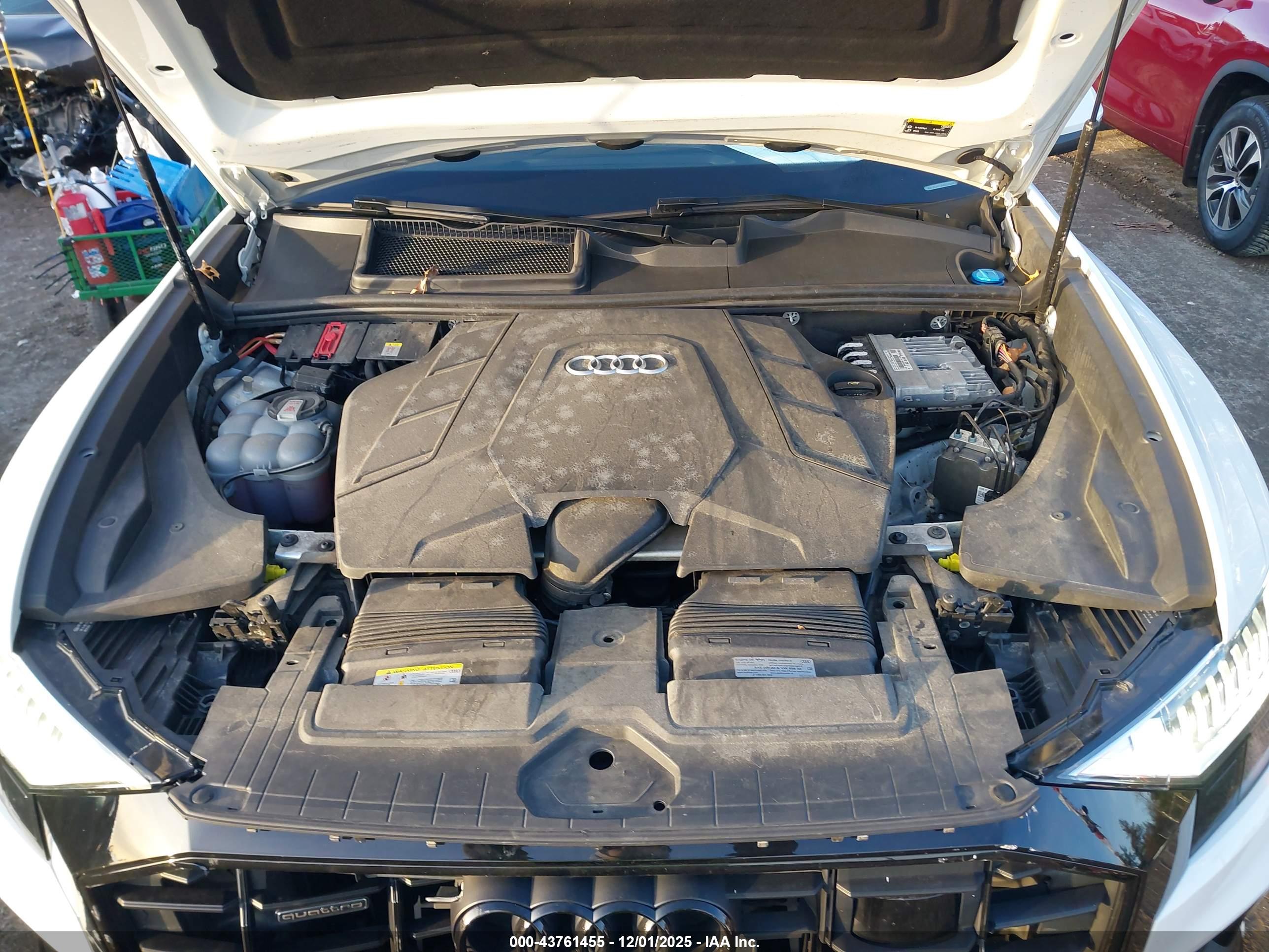 AUDI Q8 image 10