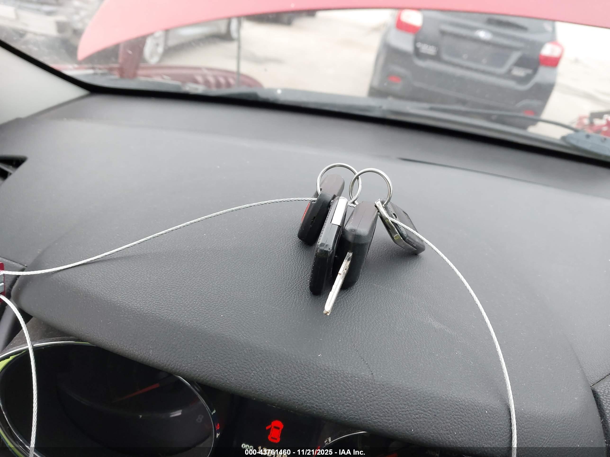 MITSUBISHI OUTLANDER image 11