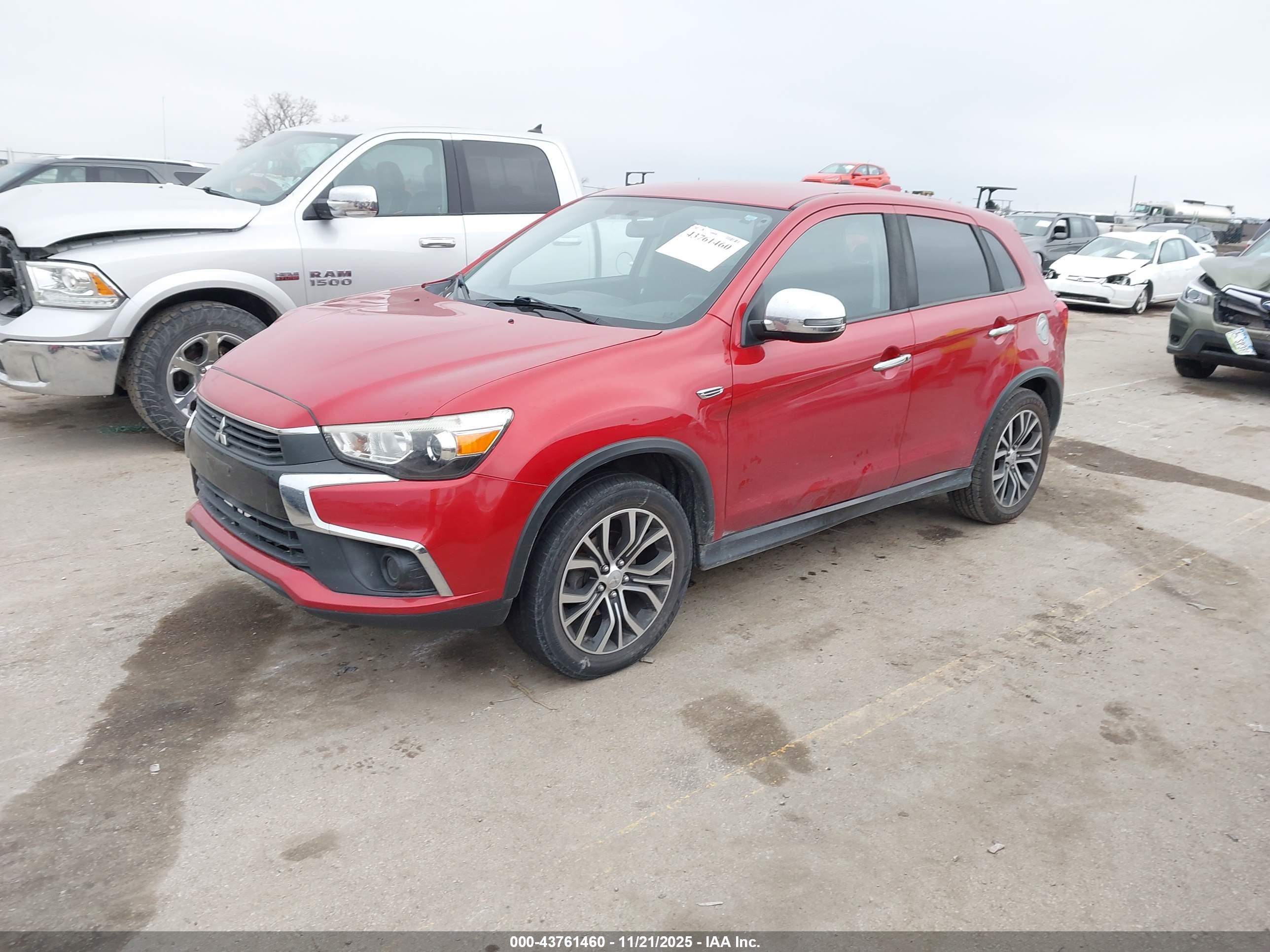 MITSUBISHI OUTLANDER image 2